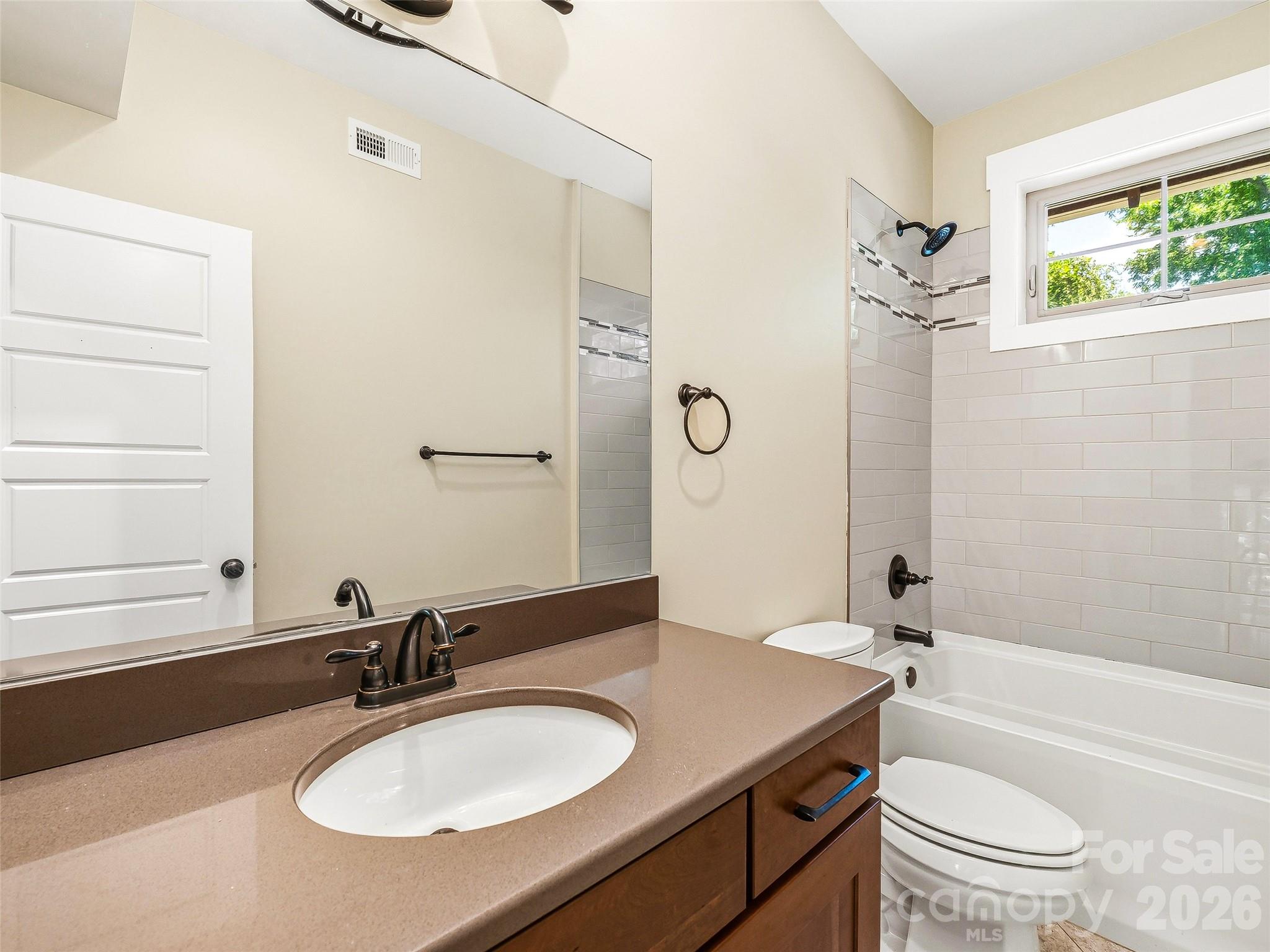 Upper hallway full bathroom. - 25 Shady Park Lane, Asheville