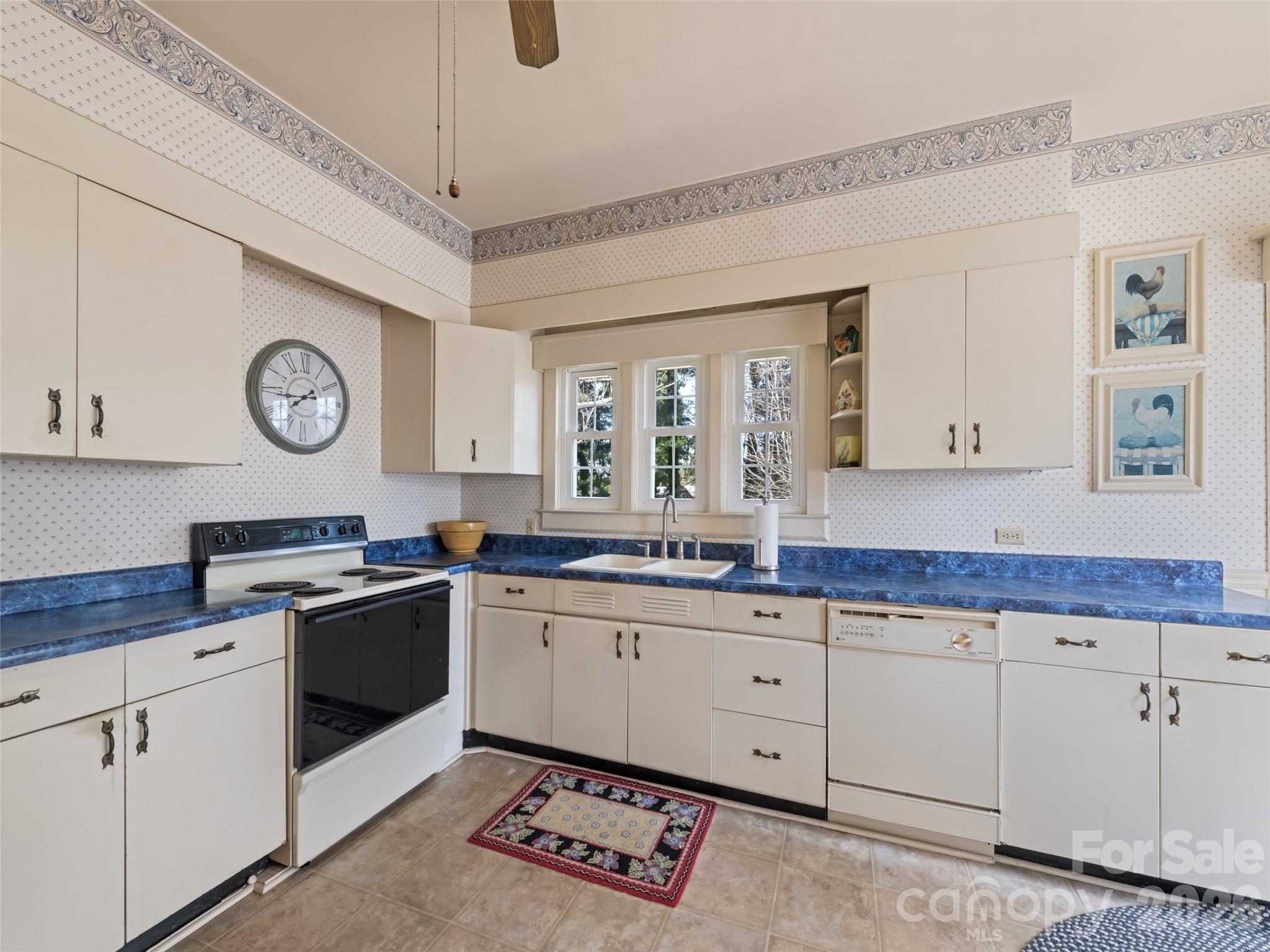 Single Family Residence at 151 Hampton Heights, Canton, photo 24 of 48