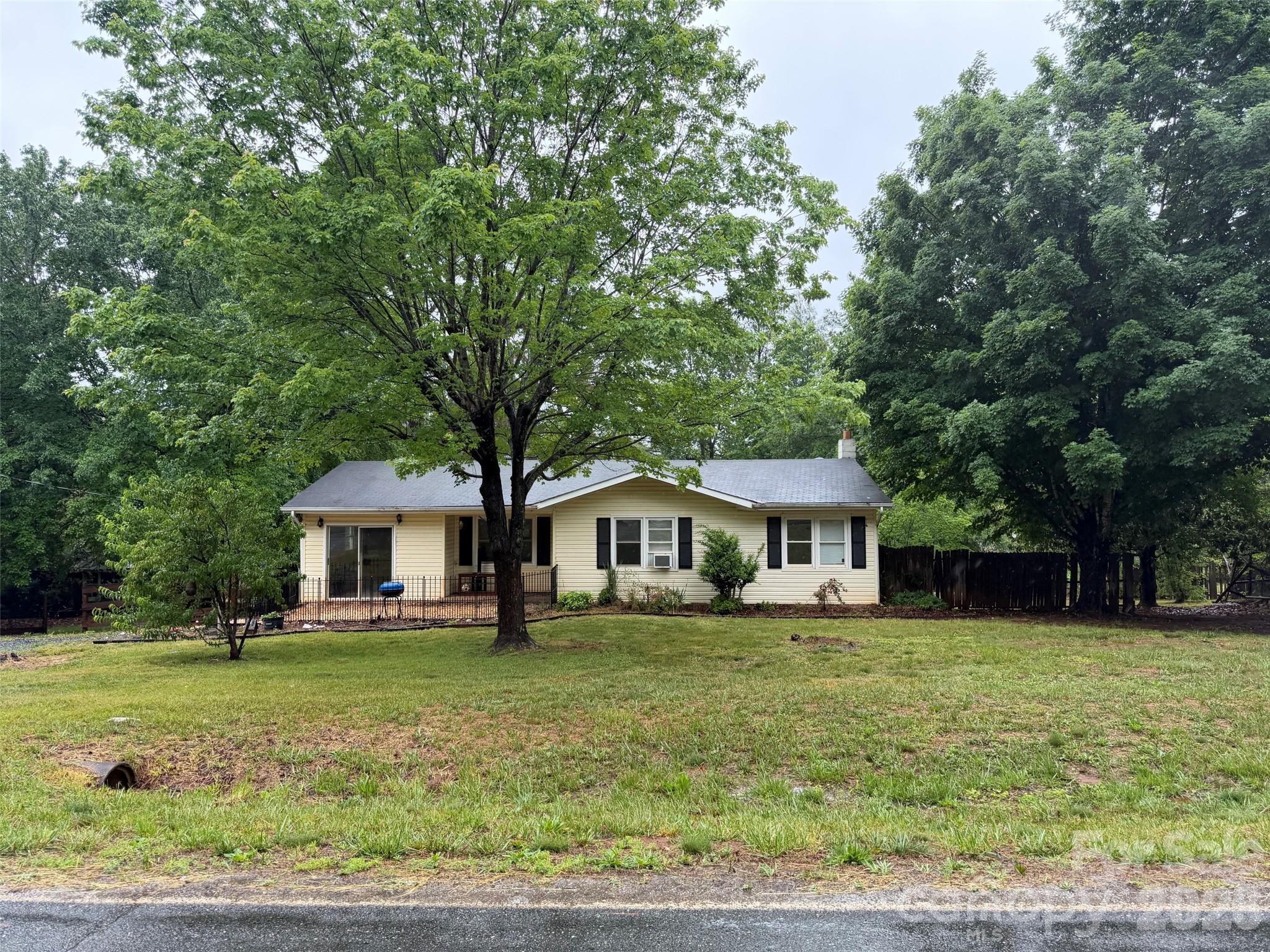 Single Family Residence at 2723 Tatertown Loop, Nebo, photo 2 of 22