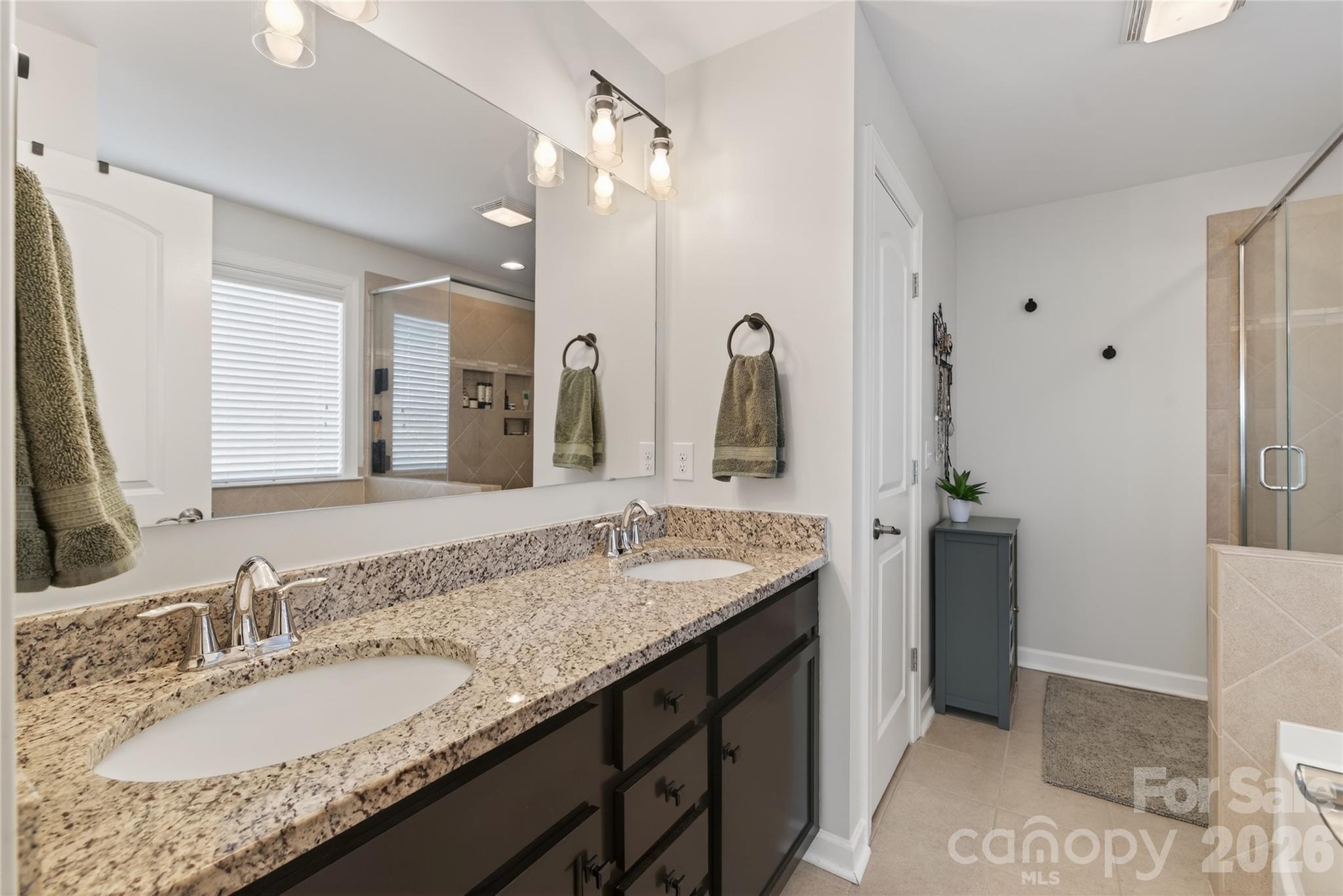 En-Suite Bath - 15109 Ockeechobee Court, Mint Hill