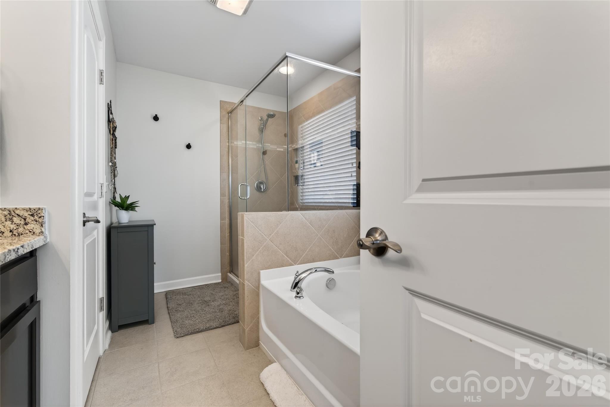 En-Suite Bath - 15109 Ockeechobee Court, Mint Hill
