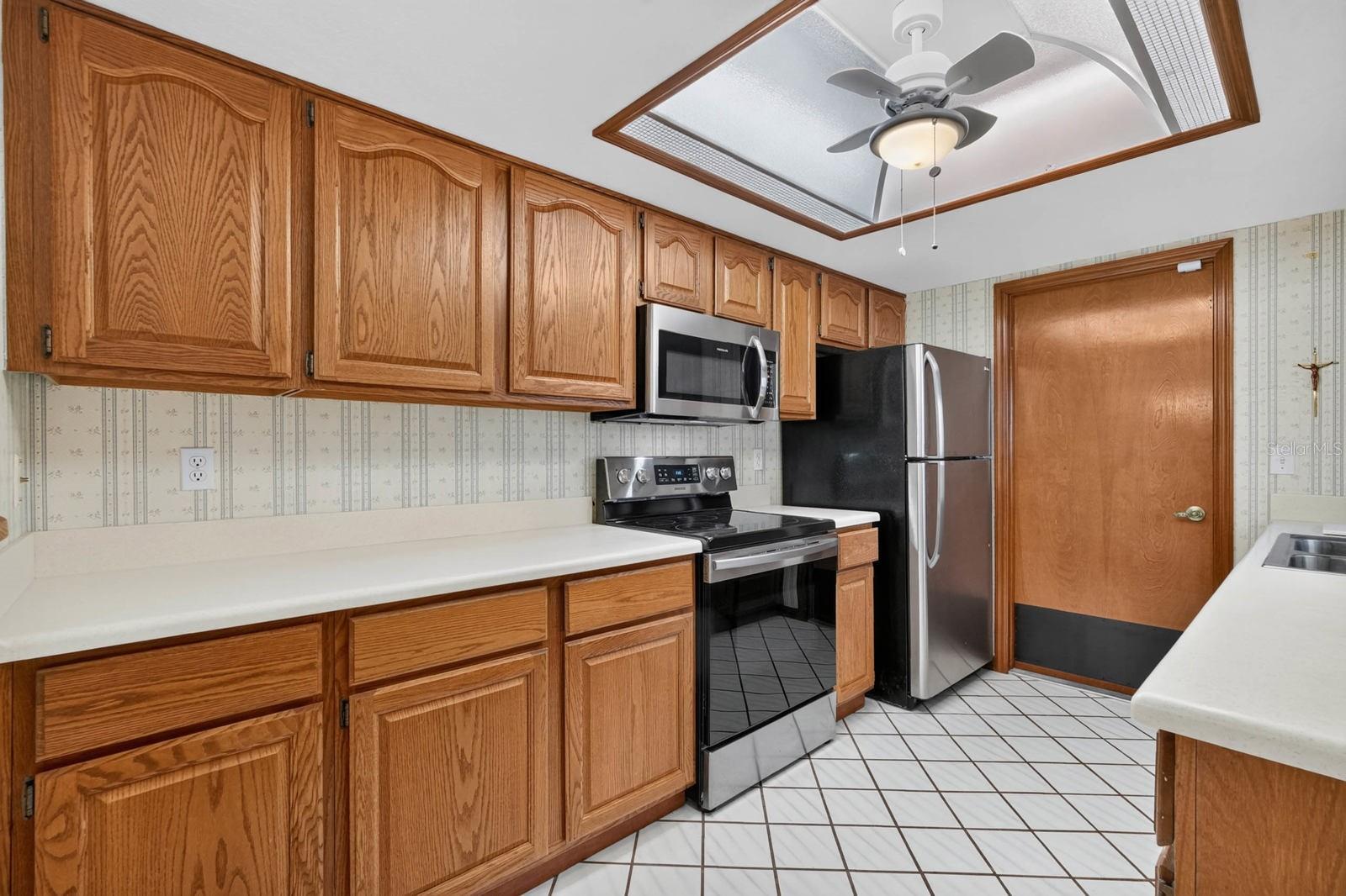 Townhouse at 357 CASTLEWOOD LN, NEW SMYRNA BEACH, photo 9 of 57
