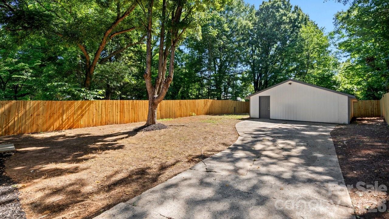 Single Family Residence at 1215 Wilson W Lee Boulevard, Statesville, photo 18 of 22