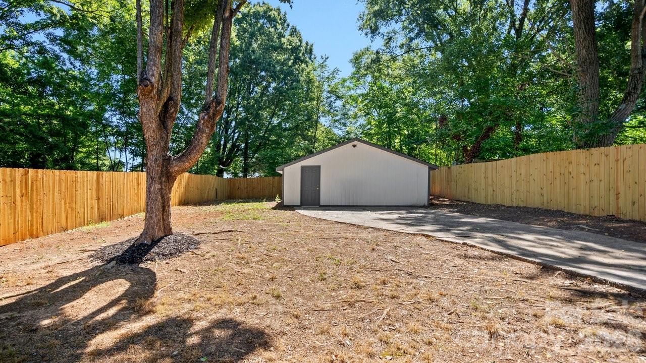 Single Family Residence at 1215 Wilson W Lee Boulevard, Statesville, photo 19 of 22