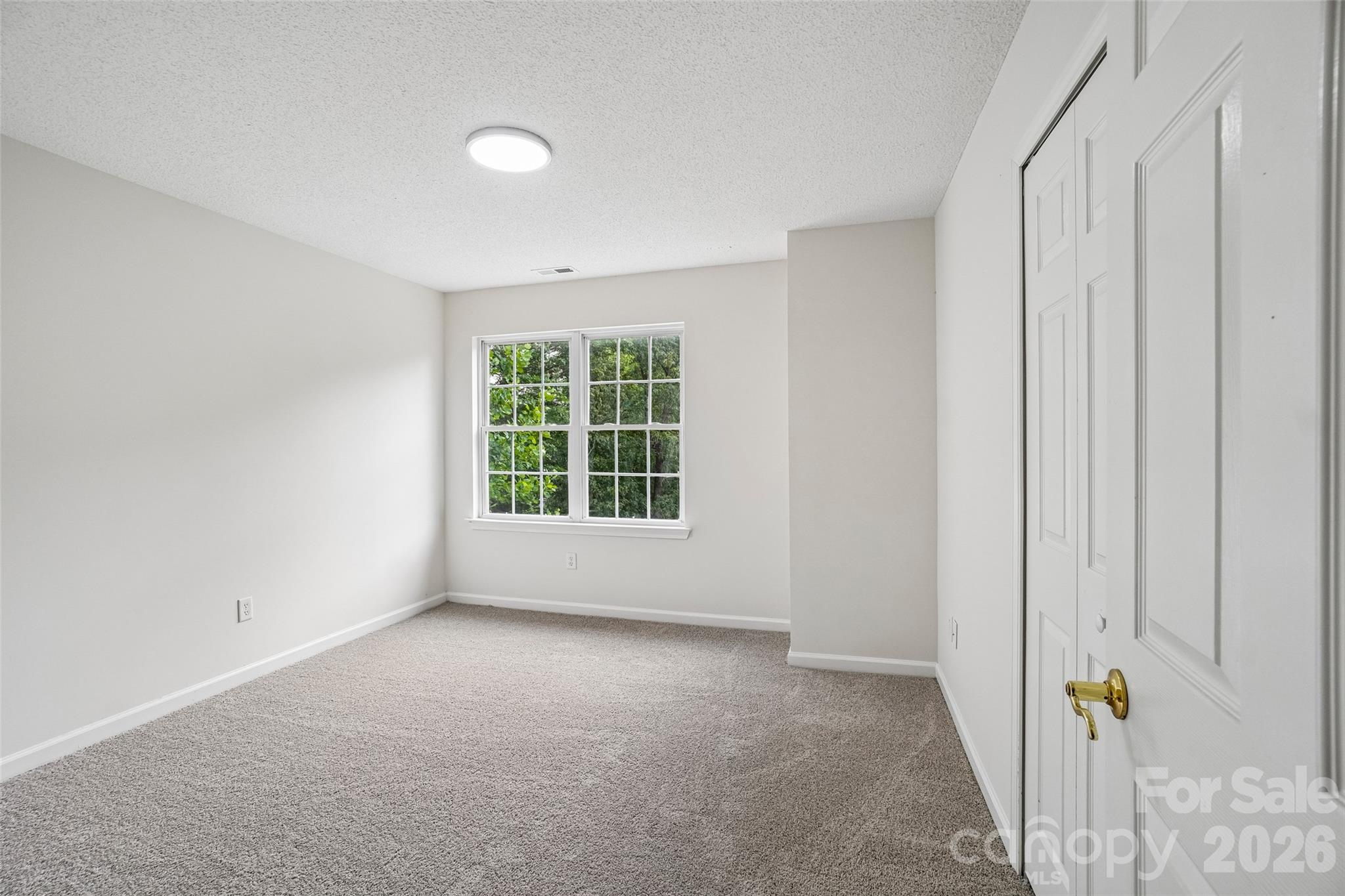 Single Family Residence at 124 Karla Circle, Hendersonville, photo 4 of 36