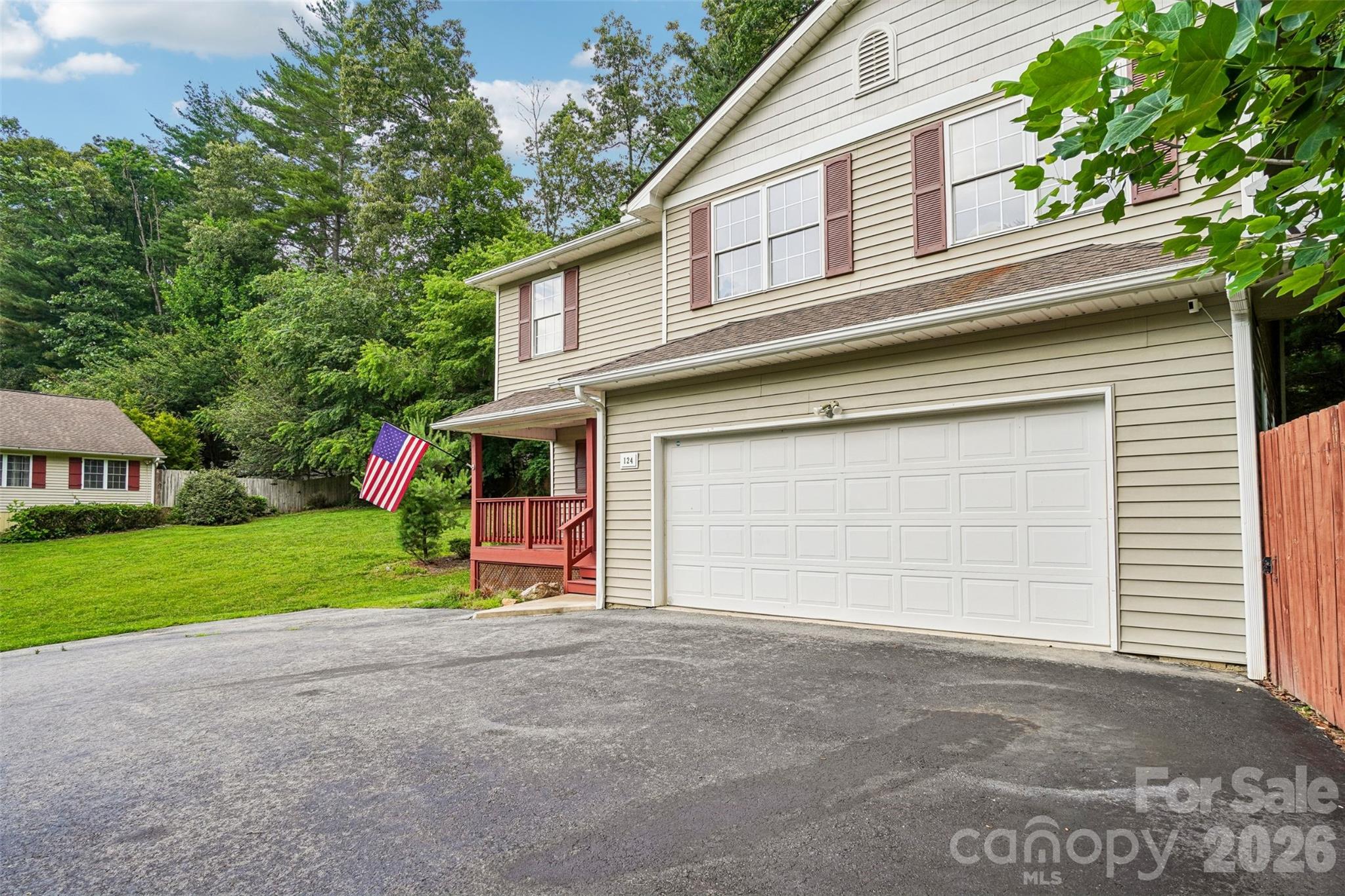 Single Family Residence at 124 Karla Circle, Hendersonville, photo 5 of 36
