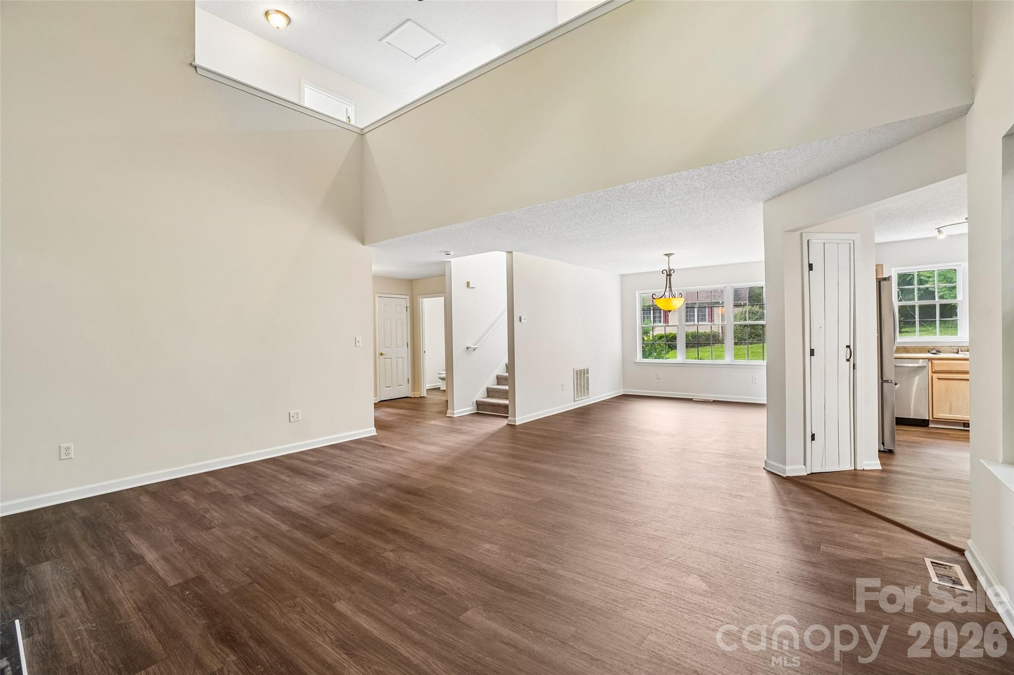 Single Family Residence at 124 Karla Circle, Hendersonville, photo 9 of 36