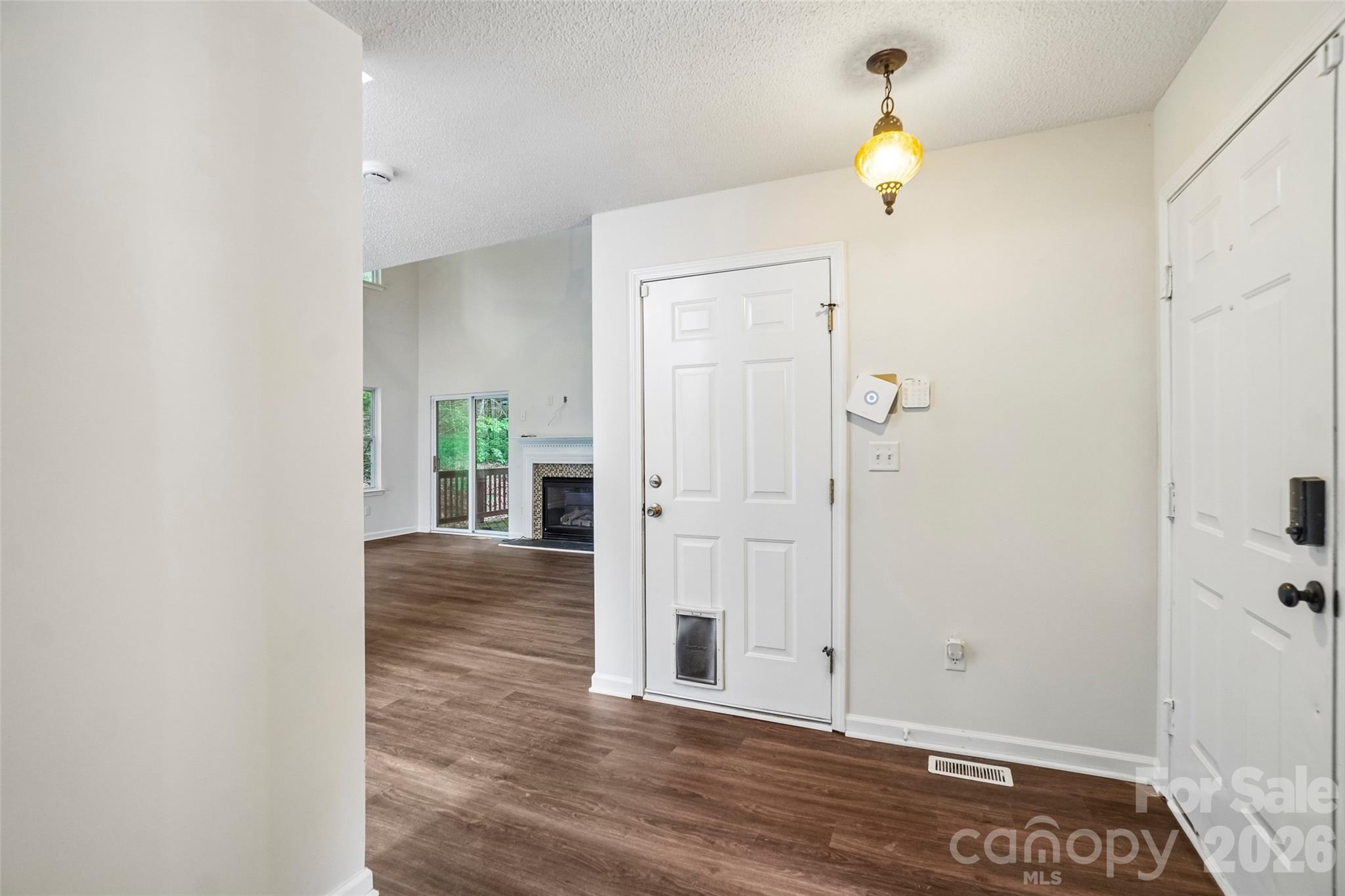 Single Family Residence at 124 Karla Circle, Hendersonville, photo 10 of 36