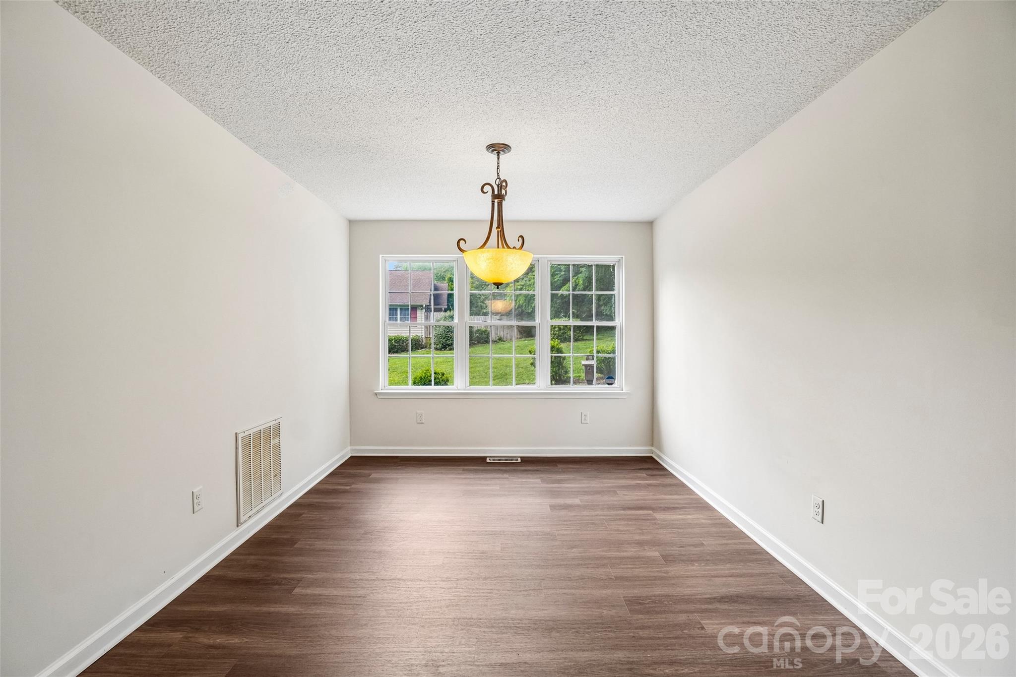 Single Family Residence at 124 Karla Circle, Hendersonville, photo 13 of 36