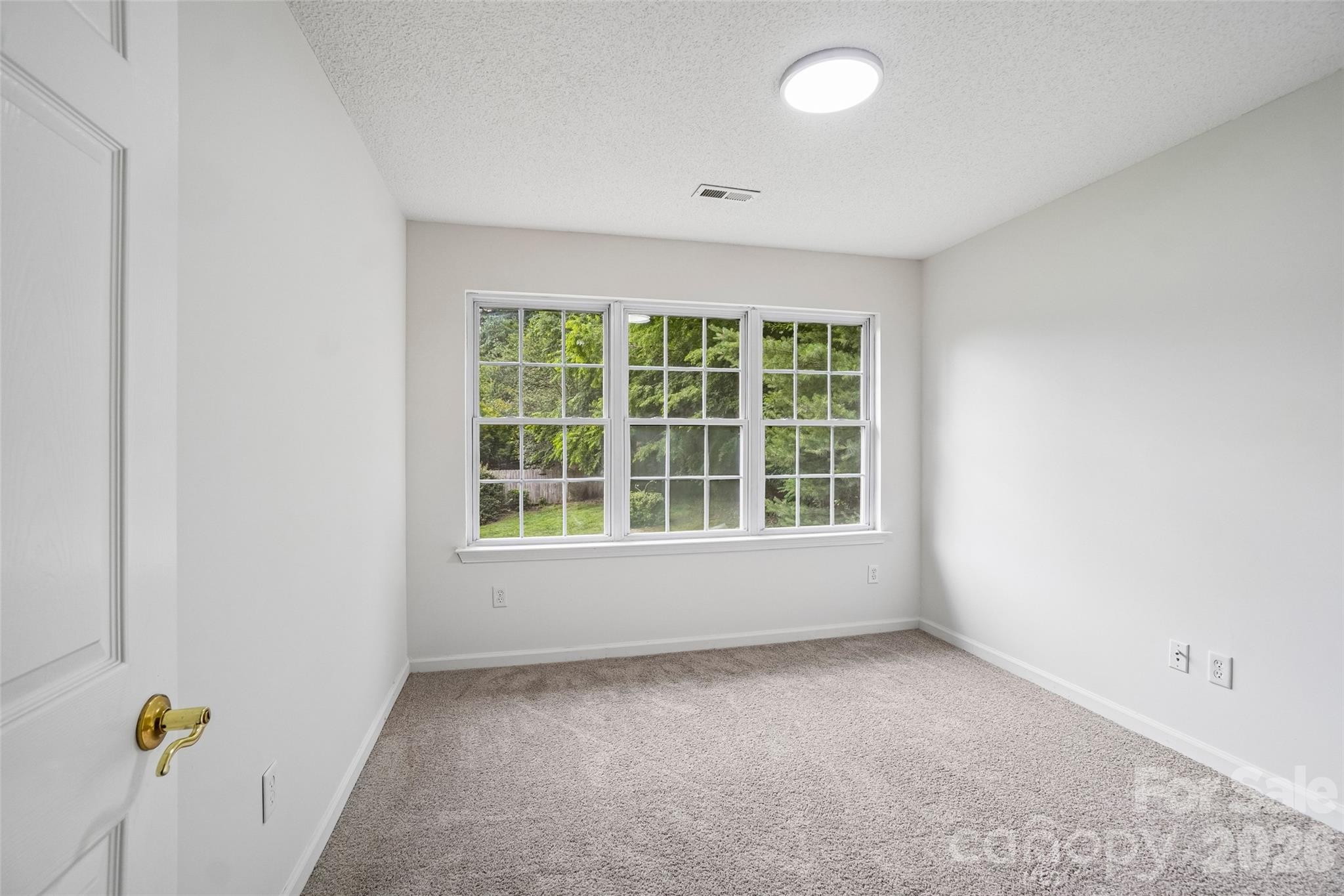 Single Family Residence at 124 Karla Circle, Hendersonville, photo 25 of 36