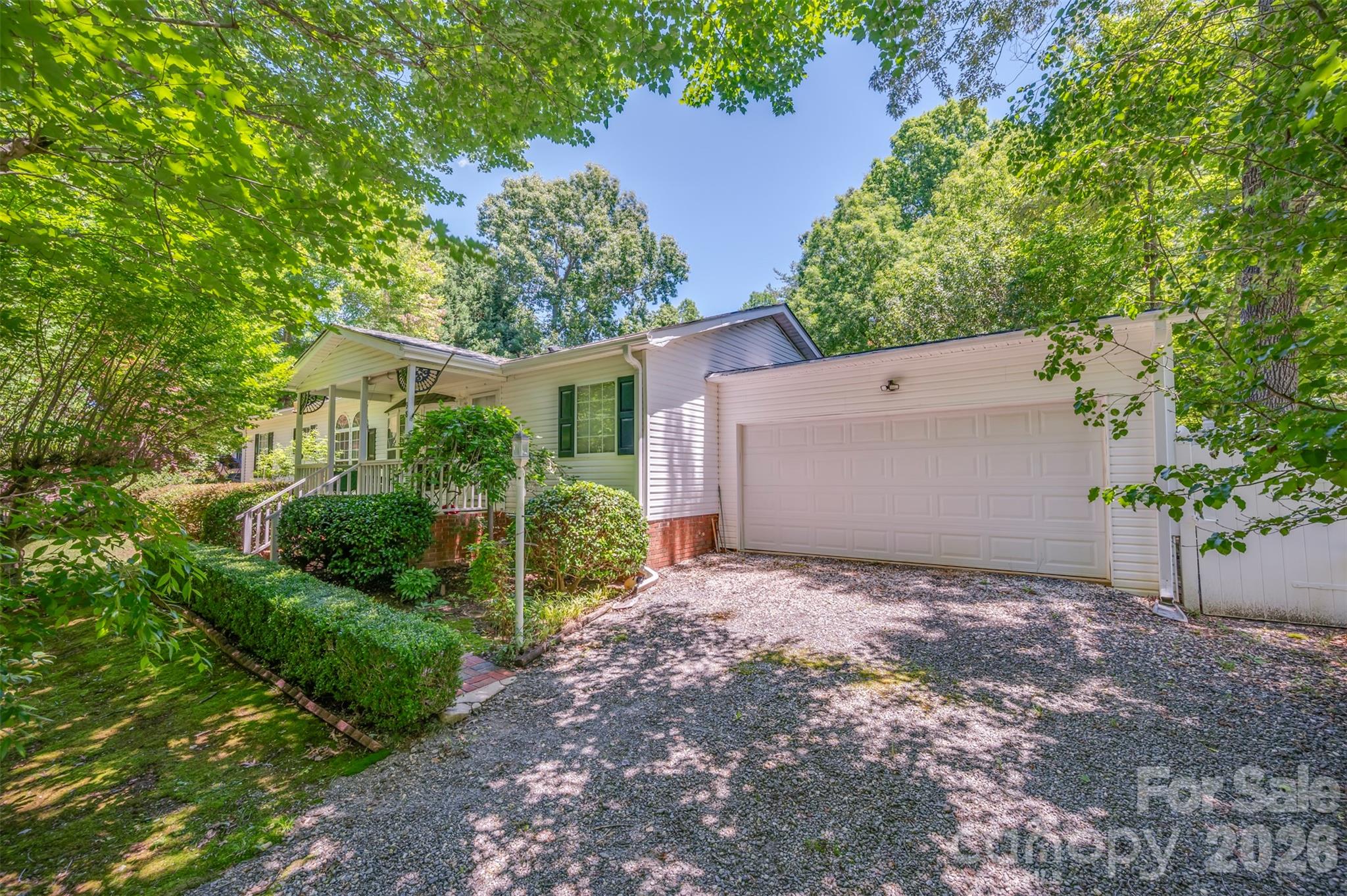 Single Family Residence at 98 Lanning Drive, Columbus, photo 6 of 34