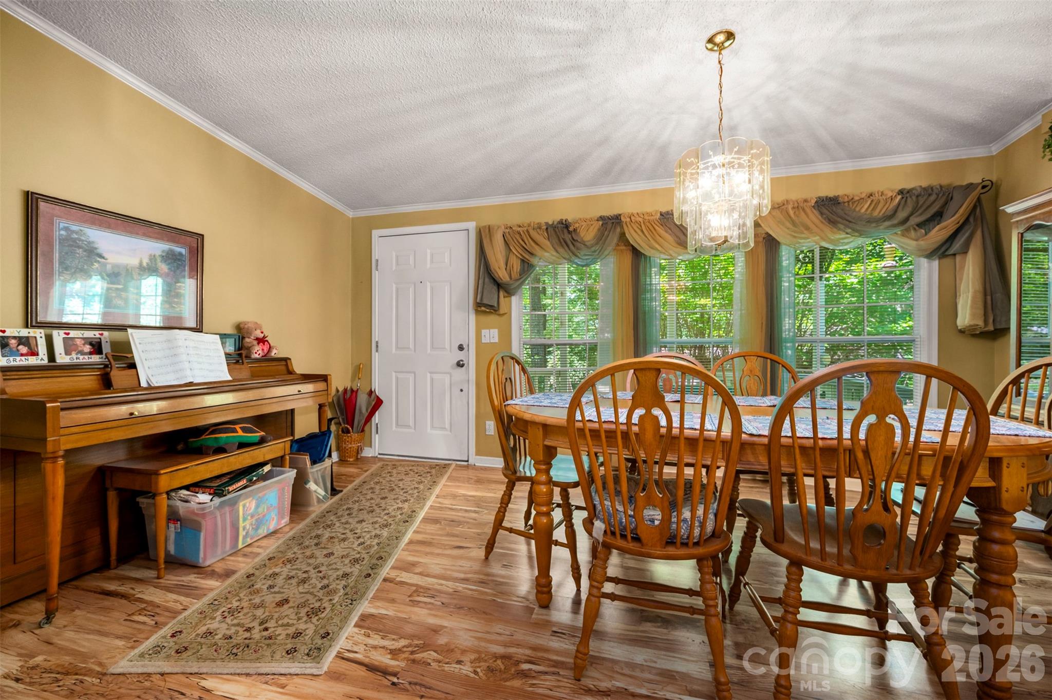 Single Family Residence at 98 Lanning Drive, Columbus, photo 11 of 34