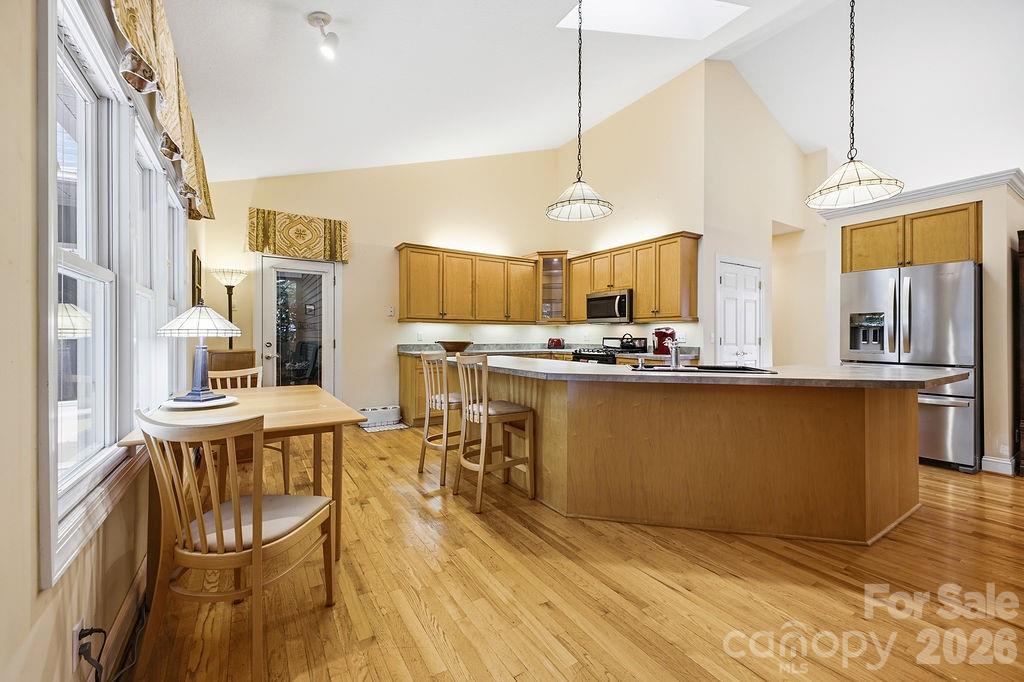 Single Family Residence at 3121 Cove Loop Road, Hendersonville, photo 16 of 48