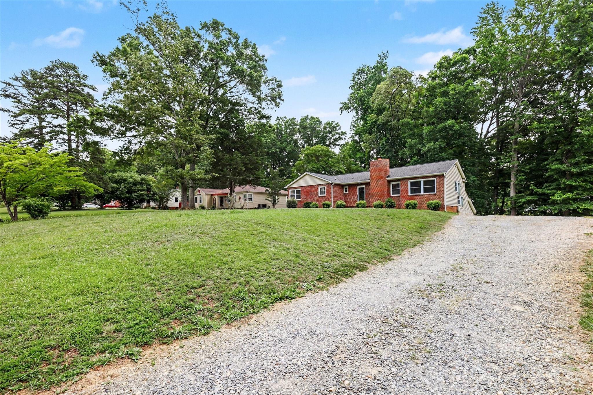 Single Family Residence at 217 Oakwood Avenue, York, photo 2 of 46