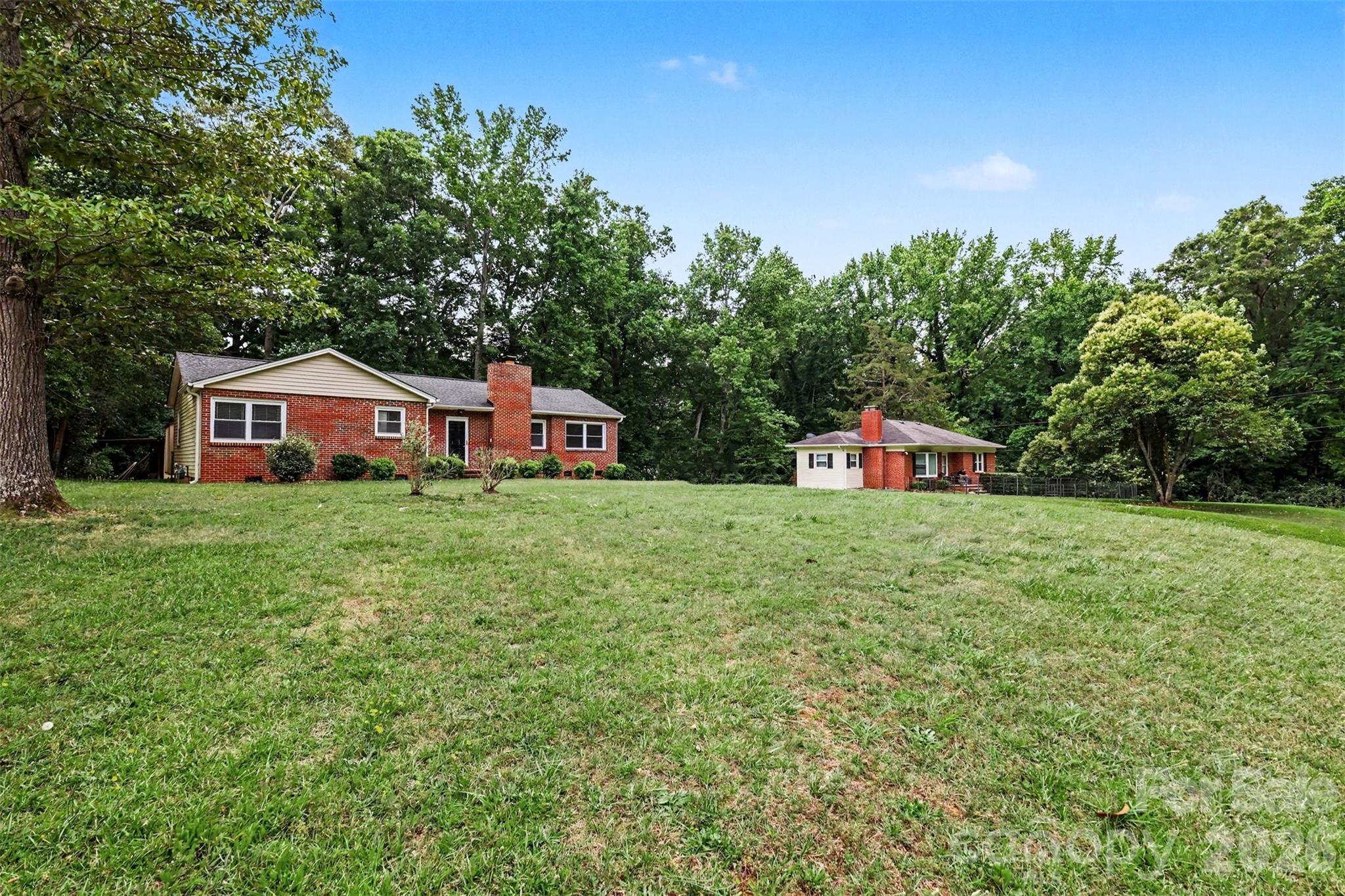 Single Family Residence at 217 Oakwood Avenue, York, photo 3 of 46