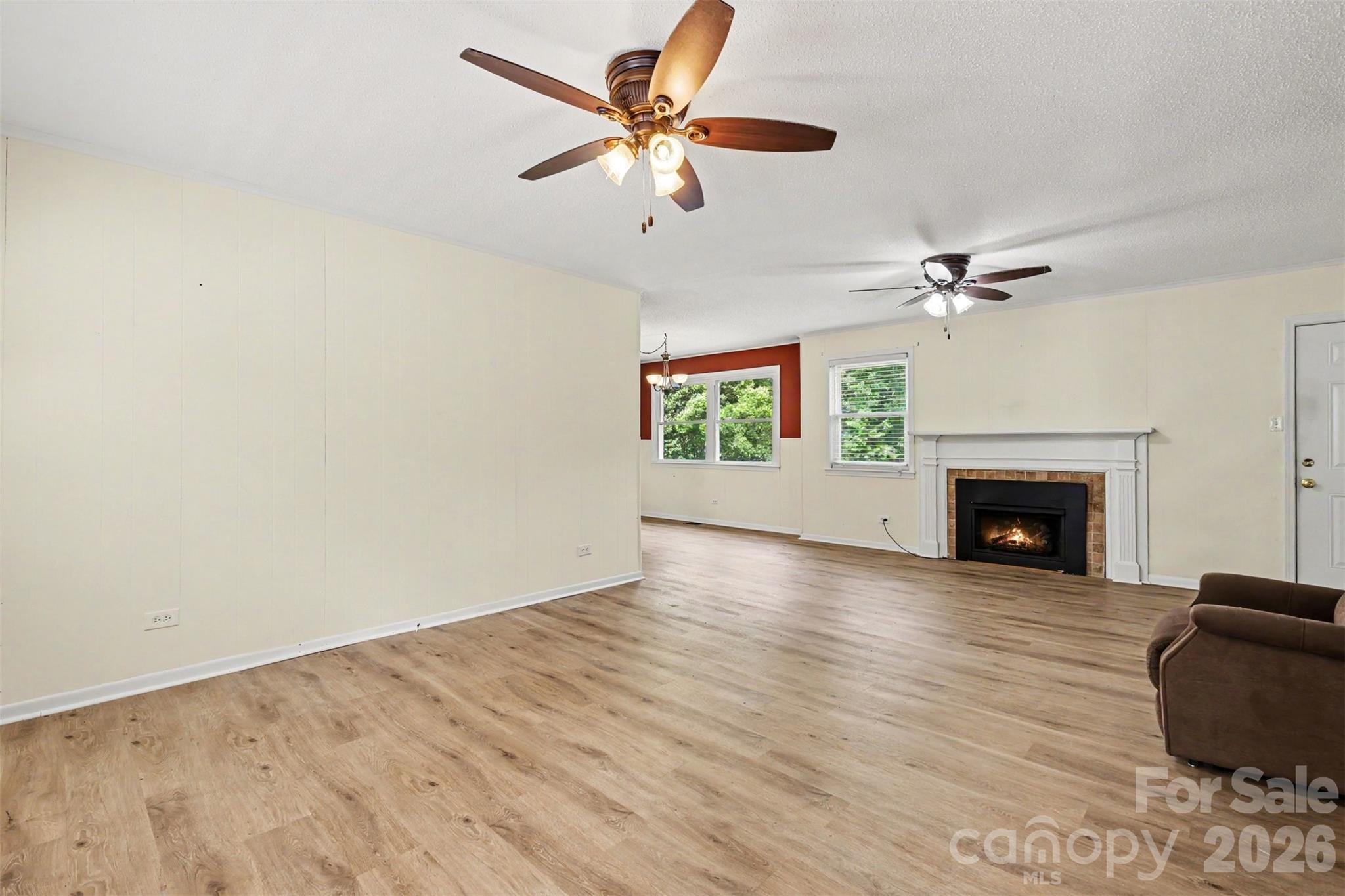 Single Family Residence at 217 Oakwood Avenue, York, photo 4 of 46