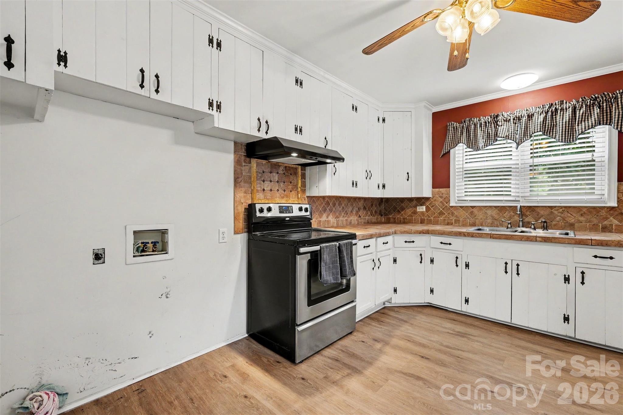 Single Family Residence at 217 Oakwood Avenue, York, photo 15 of 46