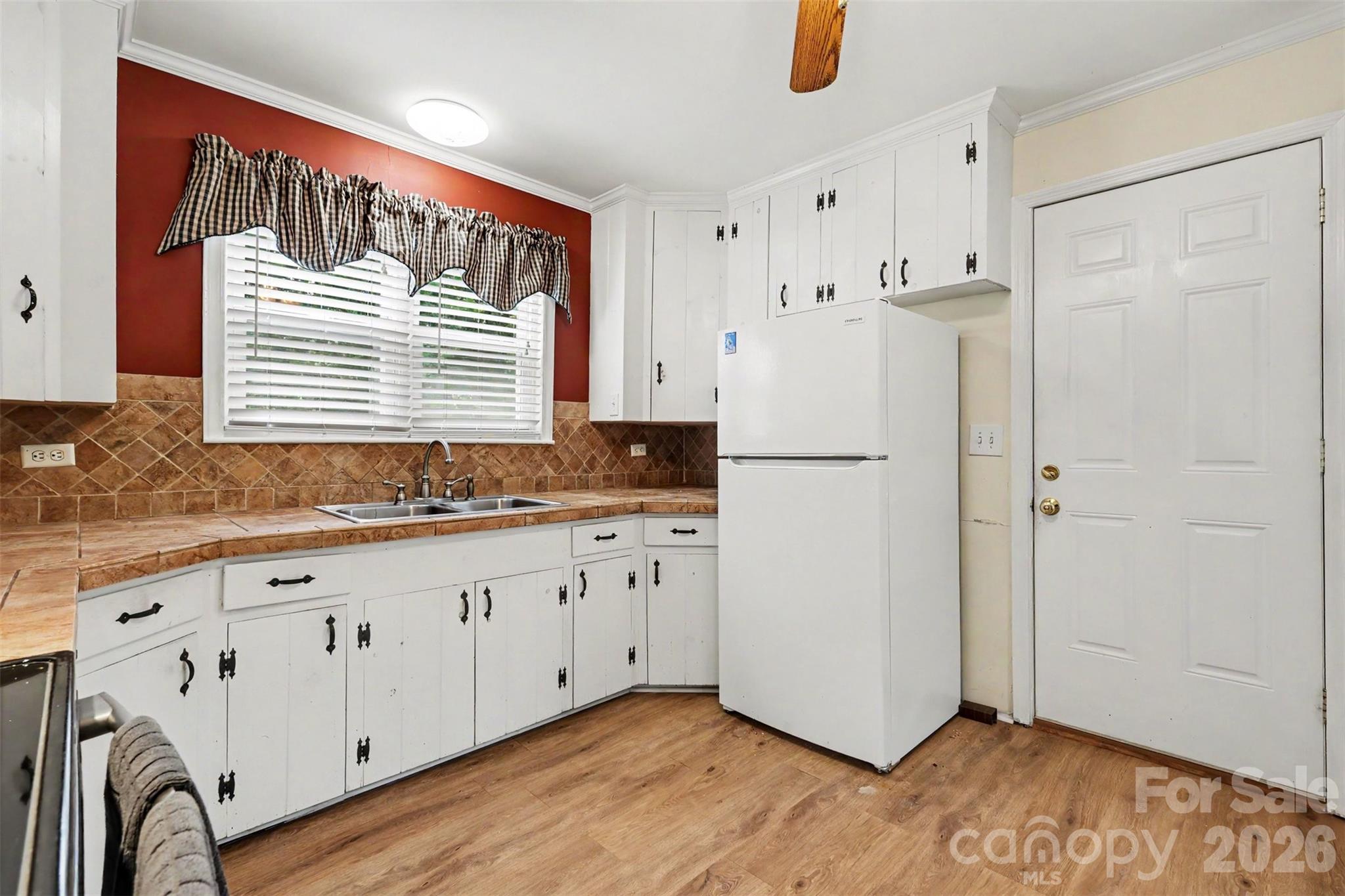 Single Family Residence at 217 Oakwood Avenue, York, photo 18 of 46