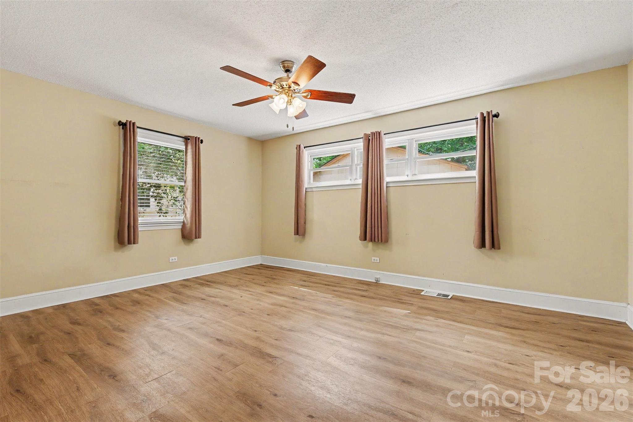 Single Family Residence at 217 Oakwood Avenue, York, photo 29 of 46