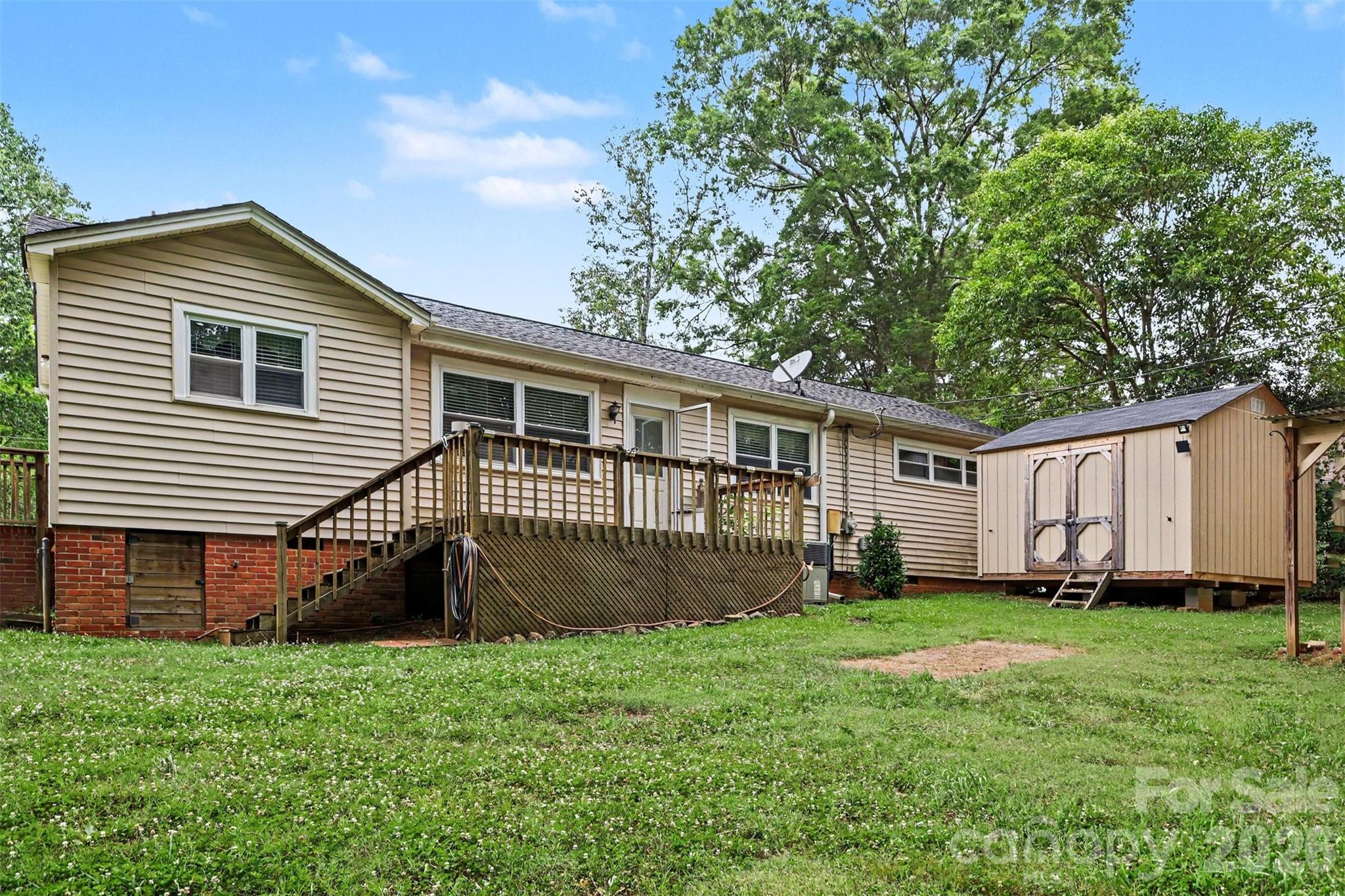 Single Family Residence at 217 Oakwood Avenue, York, photo 38 of 46