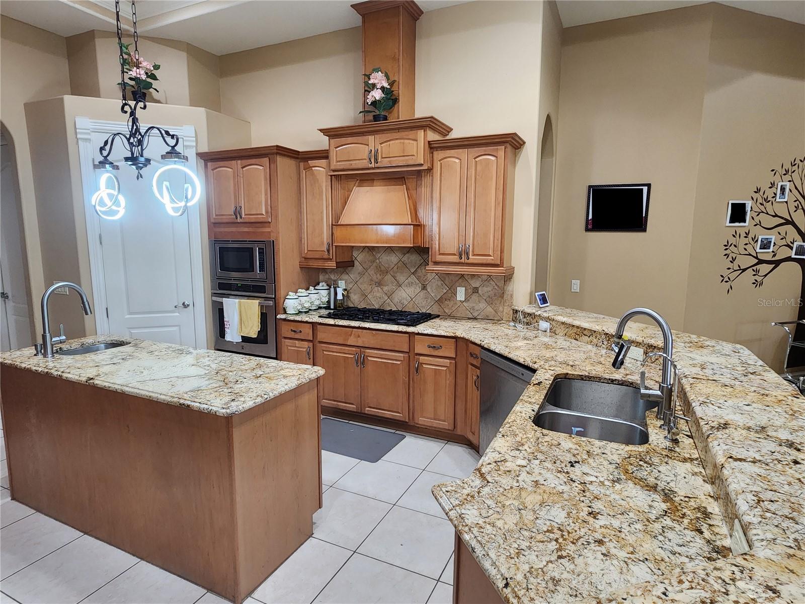 Single Family Residence at 2656 WYNDSOR OAKS WAY, WINTER HAVEN, photo 14 of 33