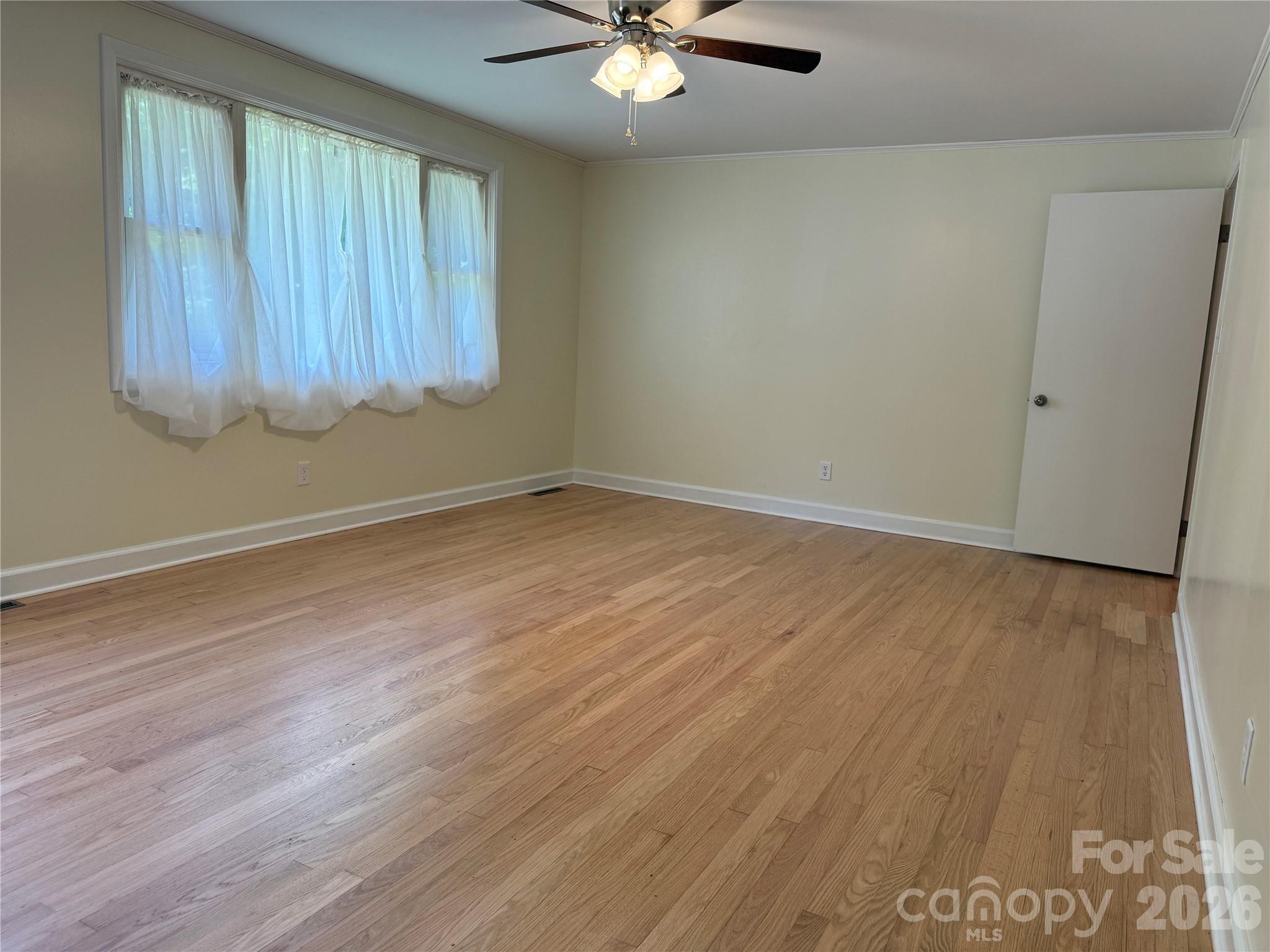 Living room - 2012 N Deal Avenue, Newton