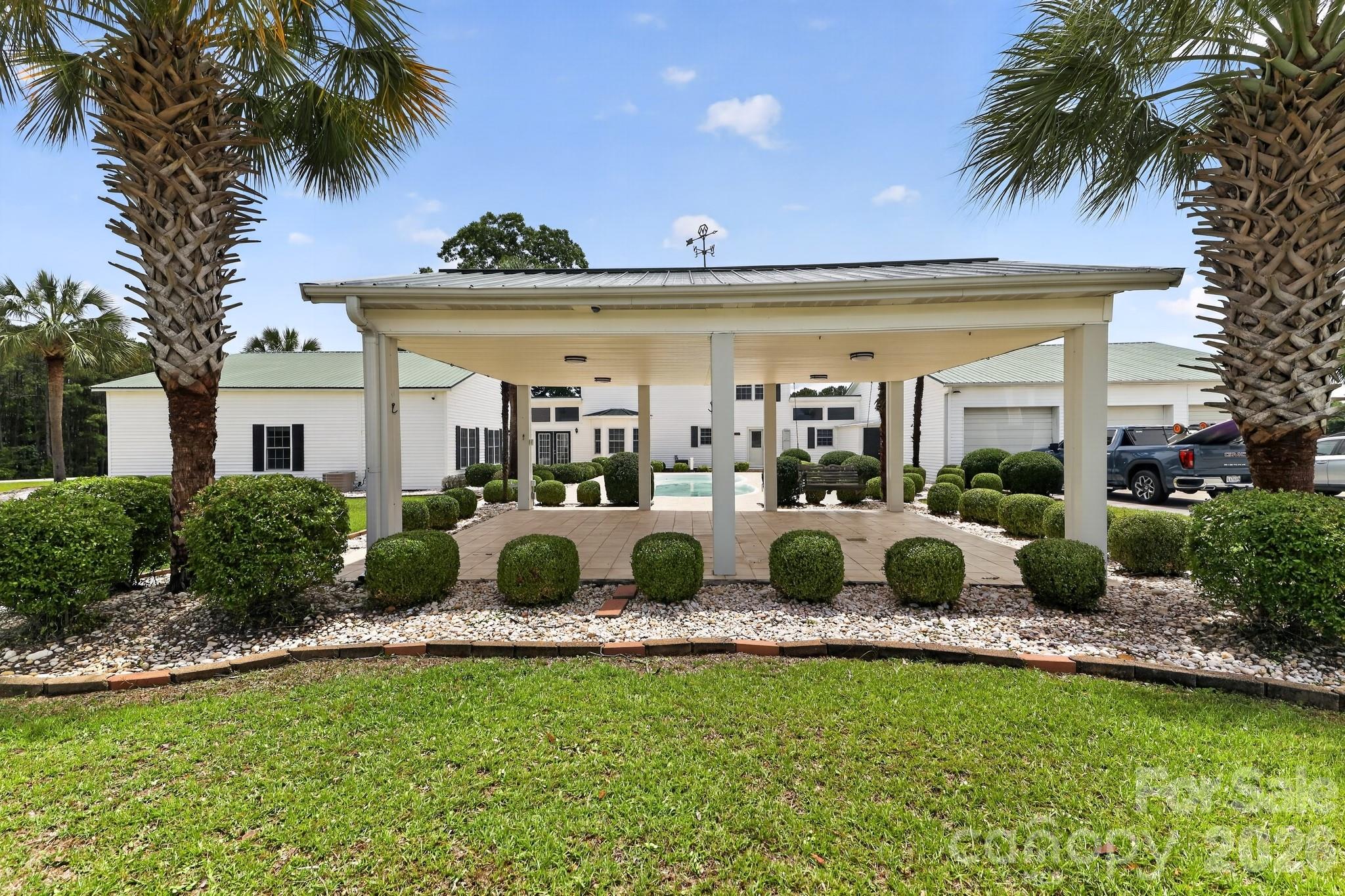 Single Family Residence at 450 Bull Swamp Road, St. Matthews, photo 13 of 48