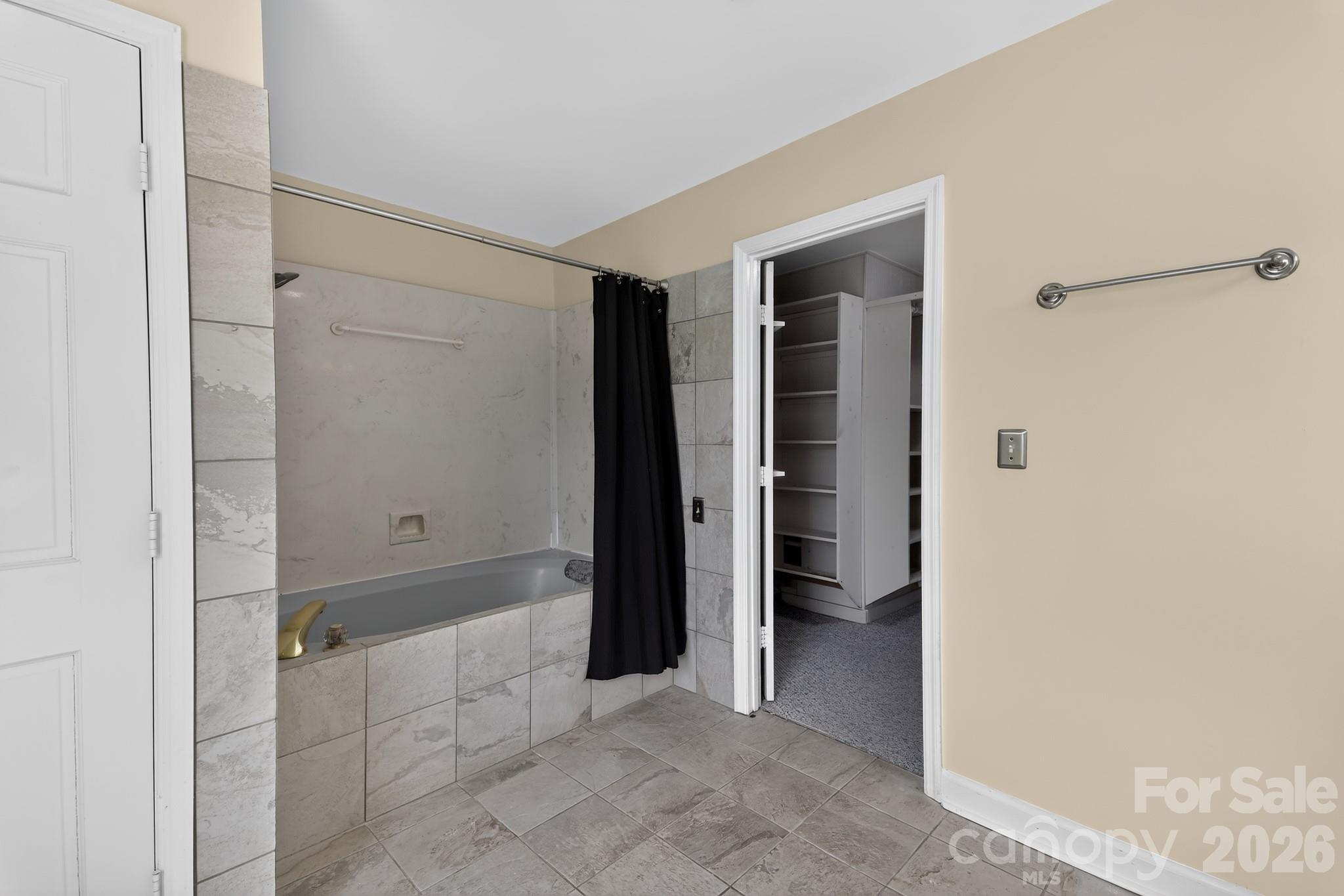 Single Family Residence at 450 Bull Swamp Road, St. Matthews, photo 25 of 48