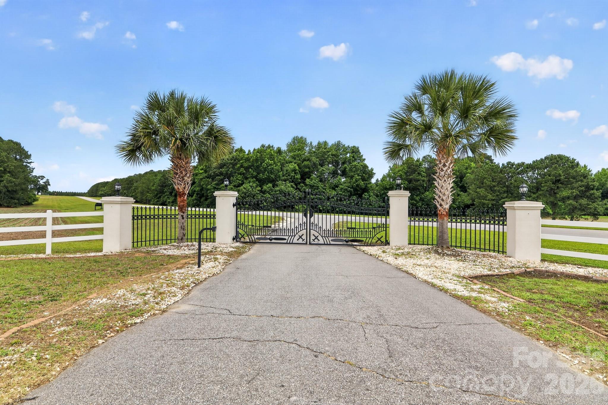 Single Family Residence at 450 Bull Swamp Road, St. Matthews, photo 31 of 48