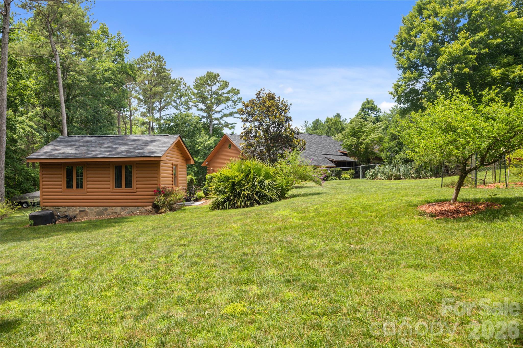 Beautiful side yard. - 214 Harbor Ridge Drive, Connelly Springs