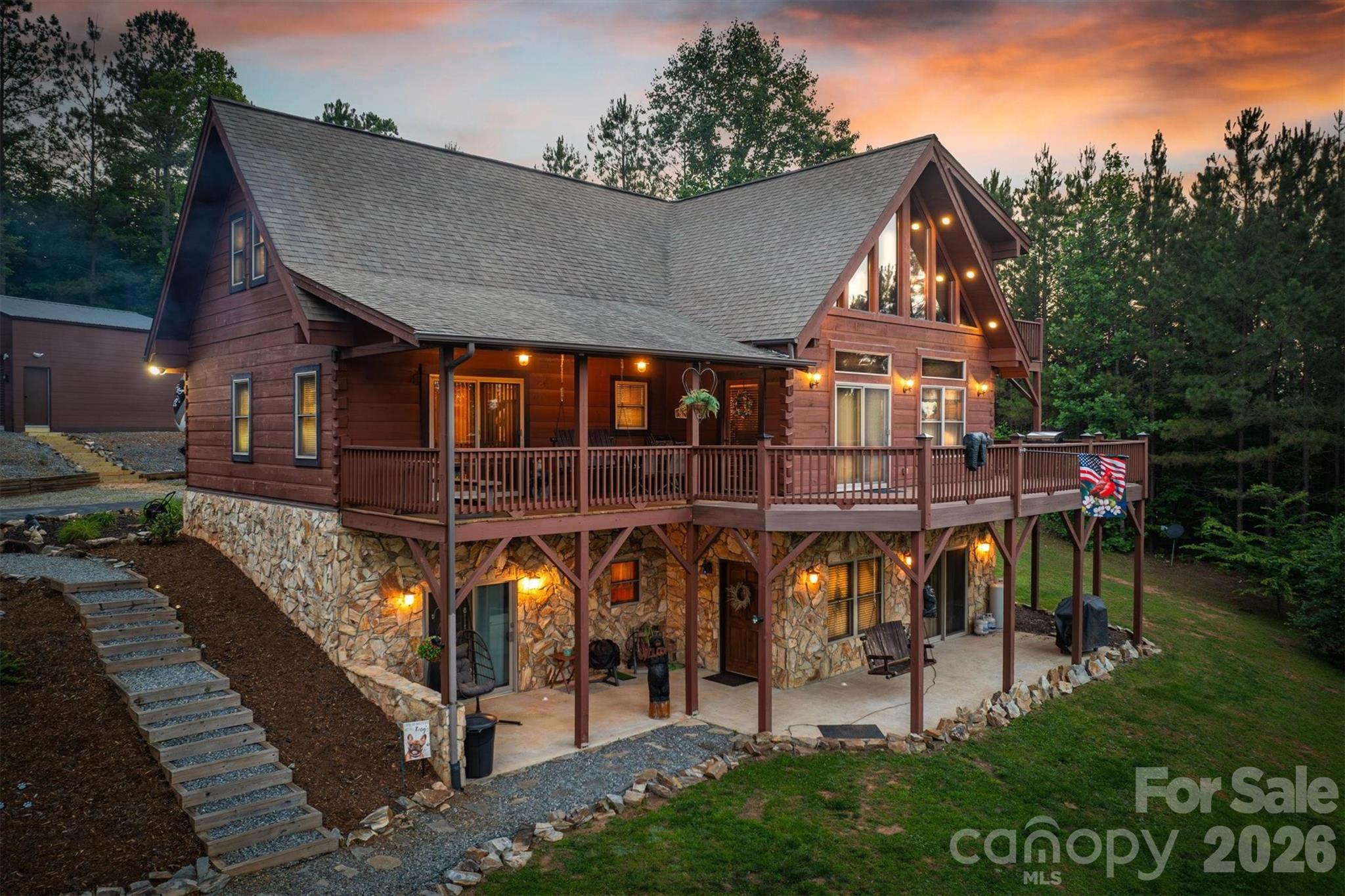 Single Family Residence at 16 Saratoga Drive, Nebo, photo 2 of 48