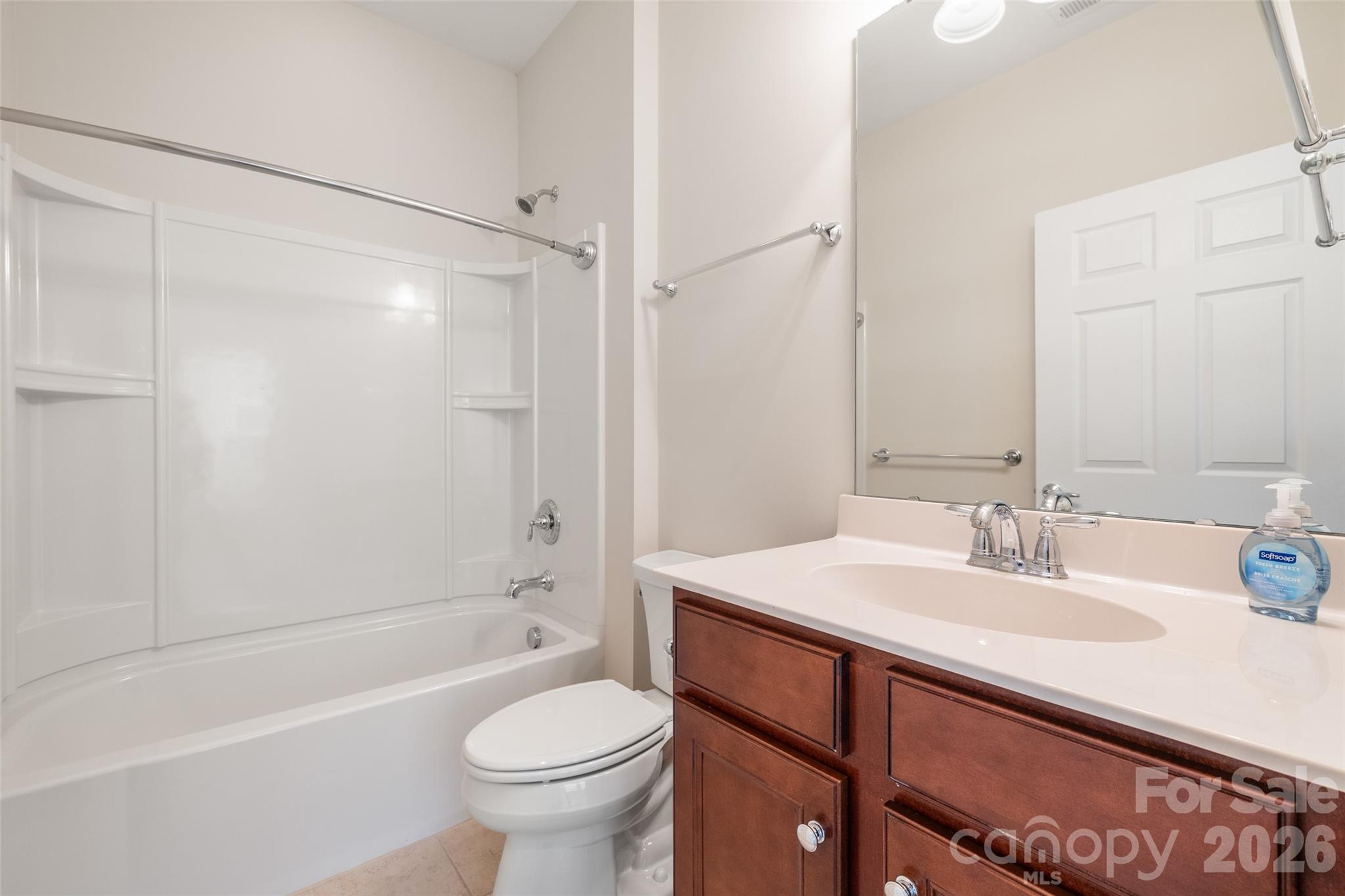 Guest bathroom with tub/shower combo - 9015 Smokey Hill Lane, Indian Land