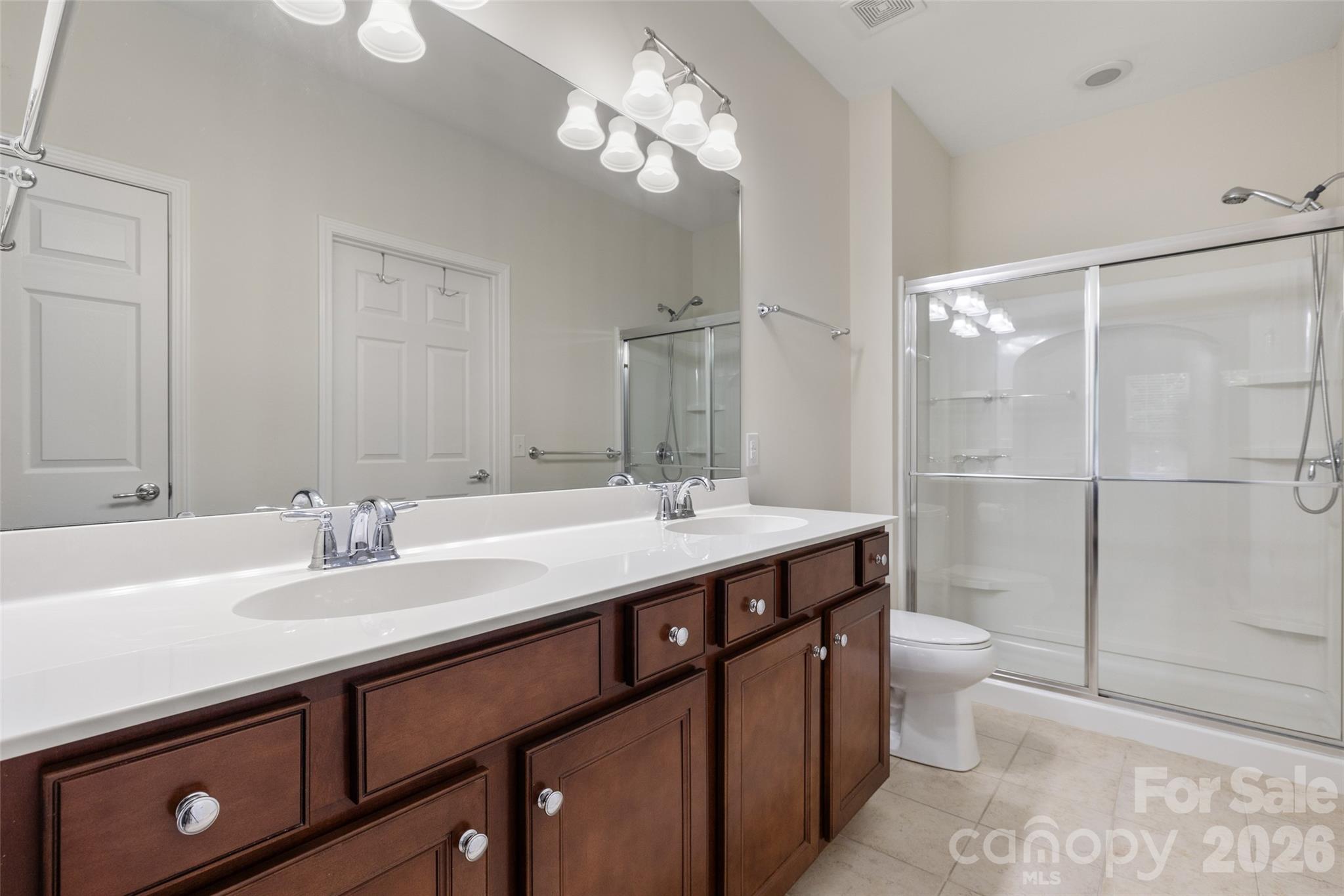 Primary bath with dual vanities - 9015 Smokey Hill Lane, Indian Land