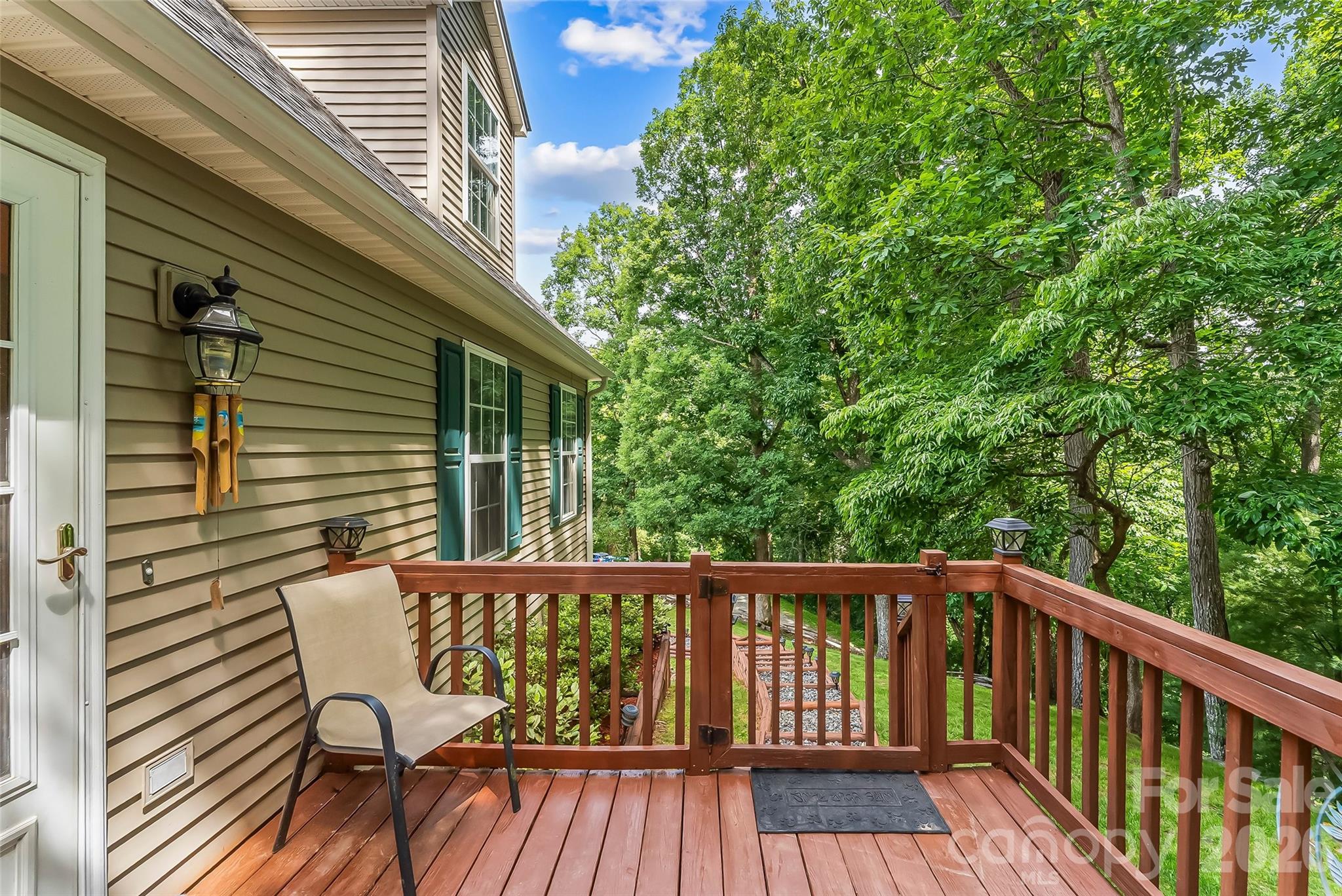 Front deck - 70 Heslar Way, Marshall