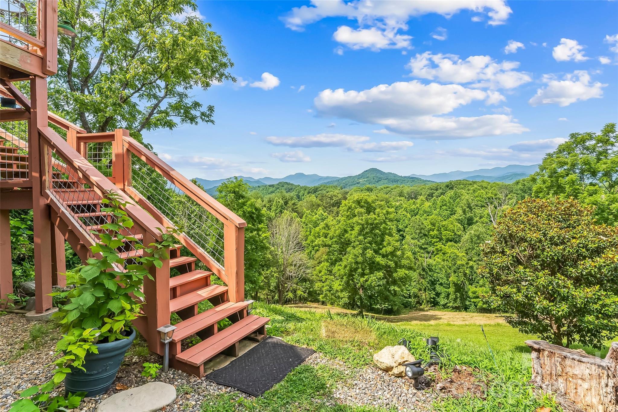stairs to the extremely Large deck with large Hot tub - 70 Heslar Way, Marshall