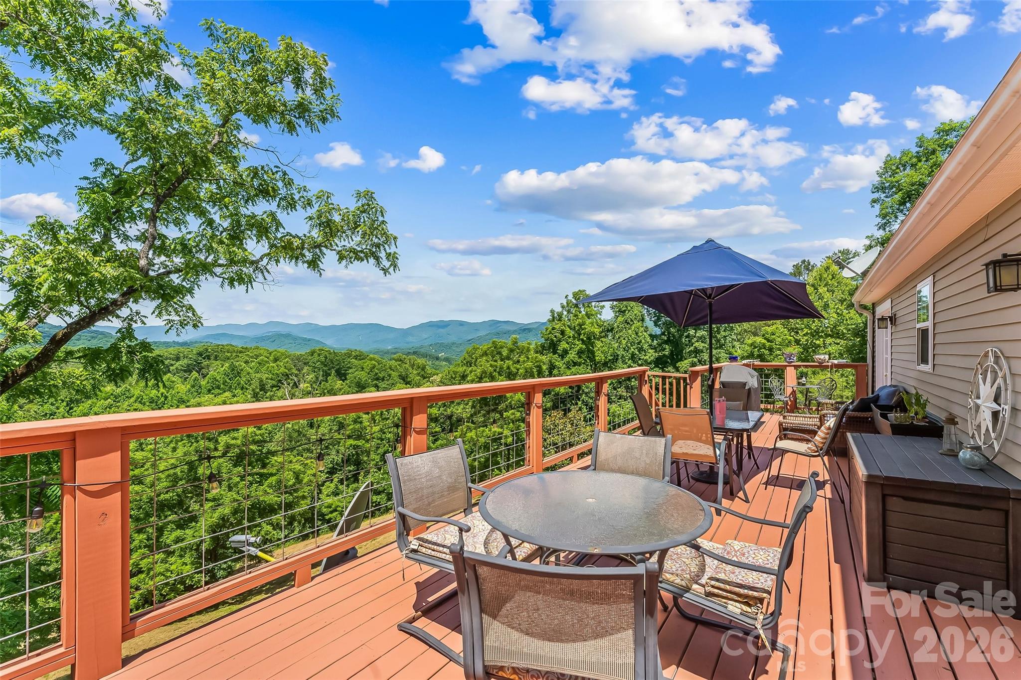 Very Large deck for Entertaining - 70 Heslar Way, Marshall