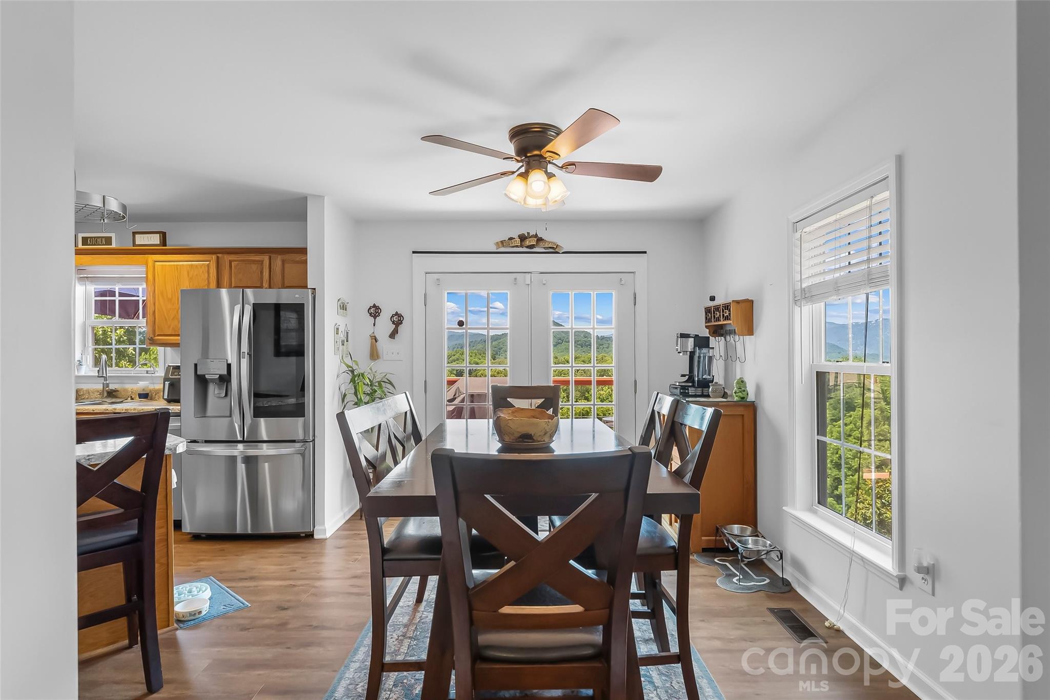 View of dinning and kitchen - 70 Heslar Way, Marshall