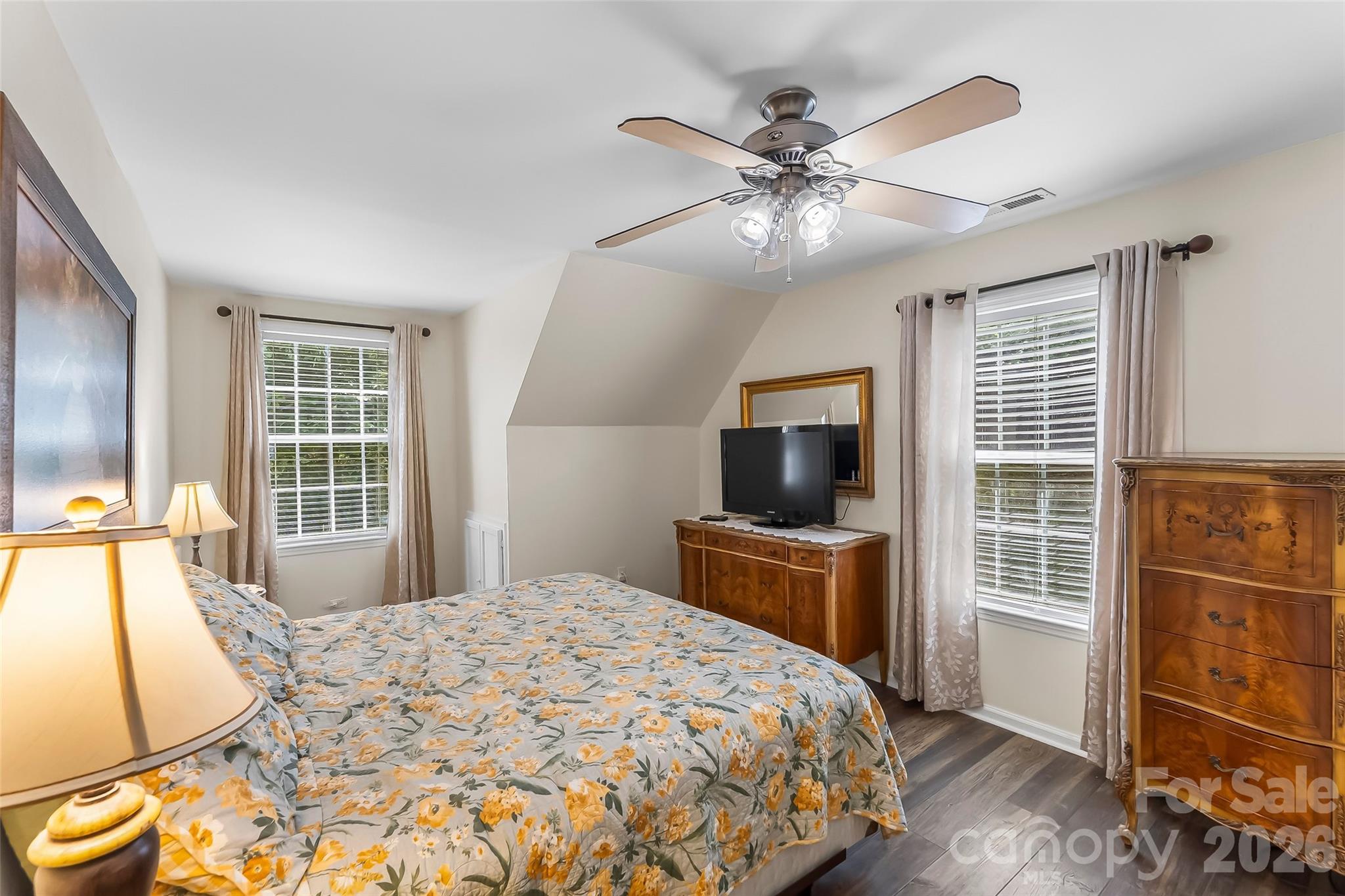 second bedroom upper level - 70 Heslar Way, Marshall