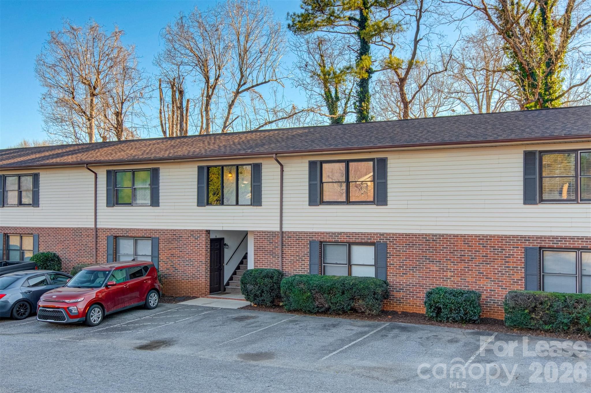 Apartment at 525 12th Street SW, Hickory, photo 2 of 21