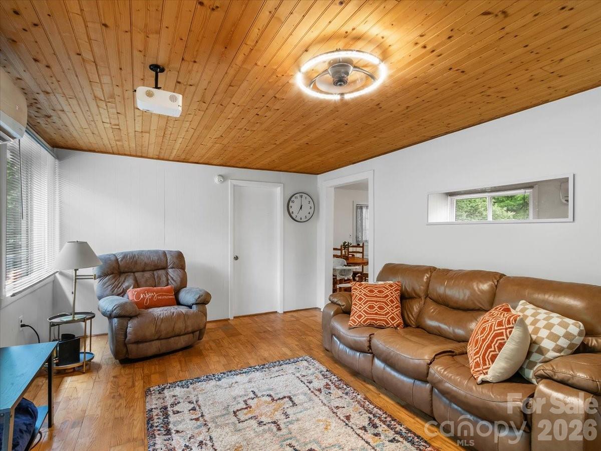 Single Family Residence at 352 Jakes Branch Road, Spruce Pine, photo 4 of 31