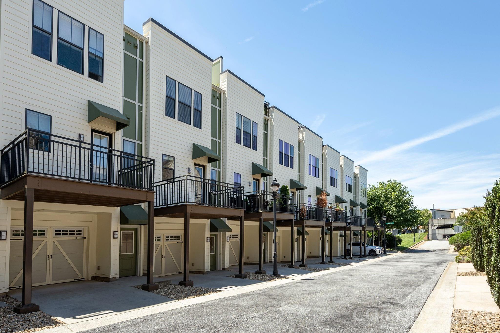 Condominium at 69 Stamford Street, Asheville, photo 5 of 29