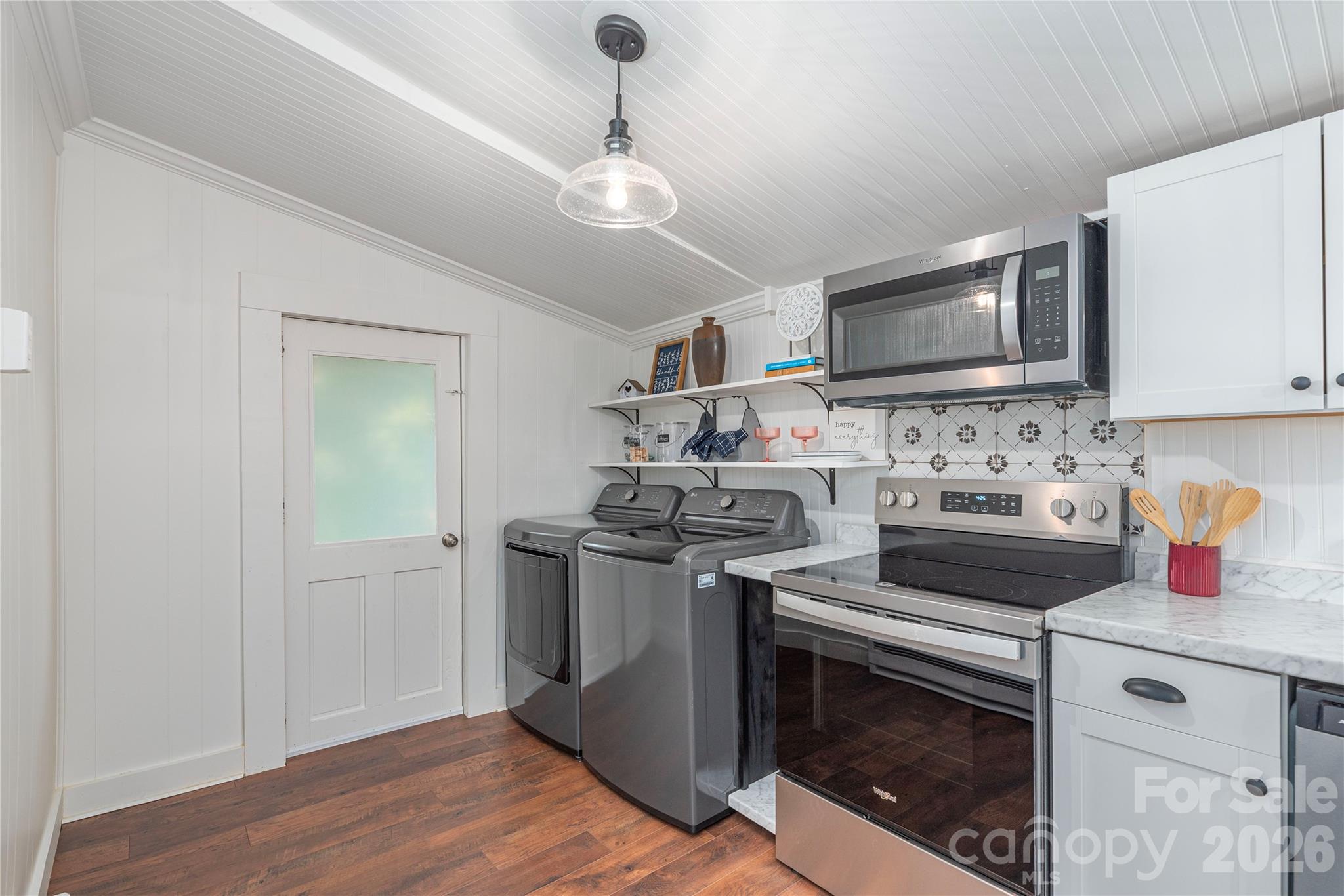 Functional kitchen layout with laundry conveniently located nearby. - 261 Star Ridge Road, Canton