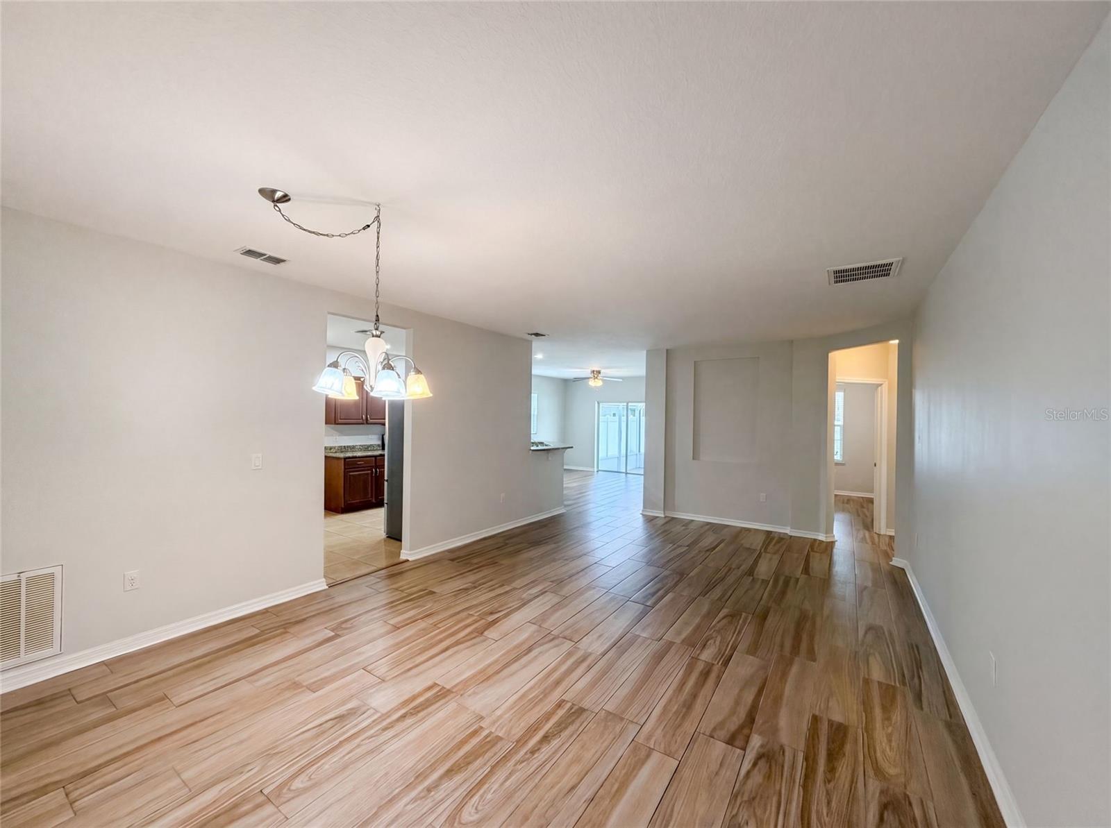 Single Family Residence at 1048 BETHPAGE RD, AUBURNDALE, photo 5 of 24