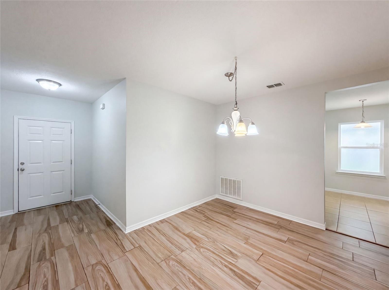 Single Family Residence at 1048 BETHPAGE RD, AUBURNDALE, photo 9 of 24