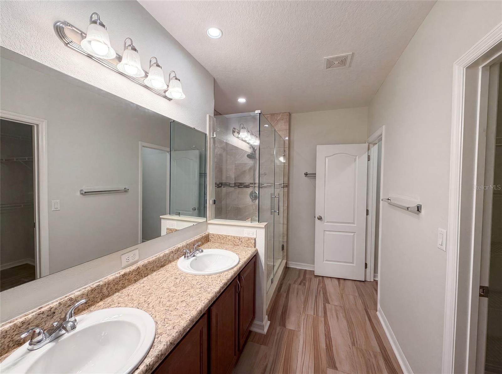 Single Family Residence at 1048 BETHPAGE RD, AUBURNDALE, photo 15 of 24