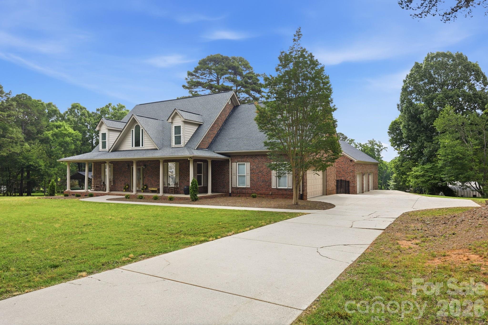Great Curb Appeal - 132 Monarch Lane, Mooresville