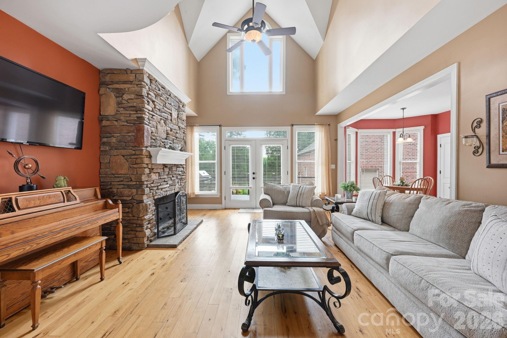 2-Story Great Room - 132 Monarch Lane, Mooresville