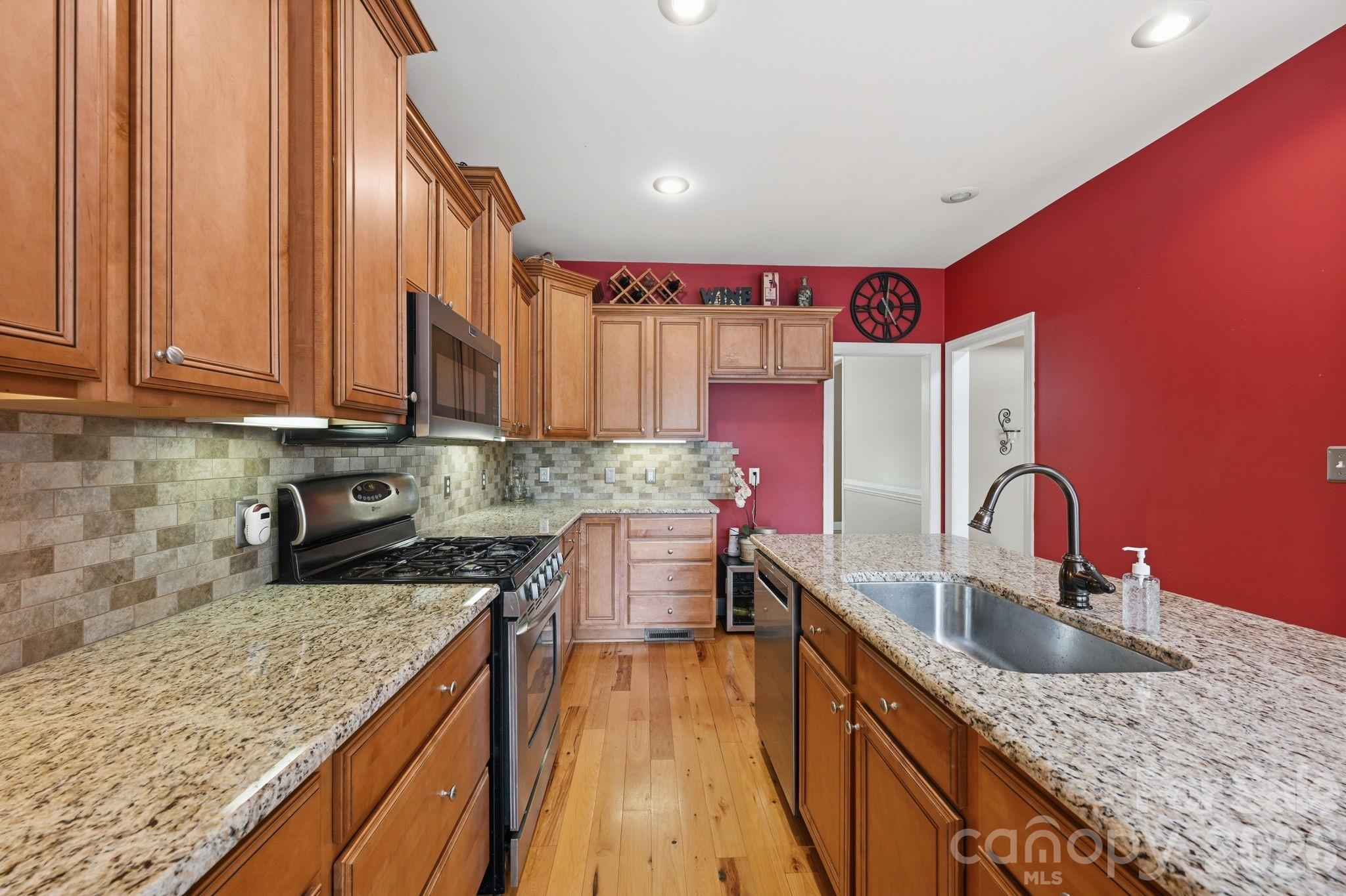 Stainless Appliances - 132 Monarch Lane, Mooresville