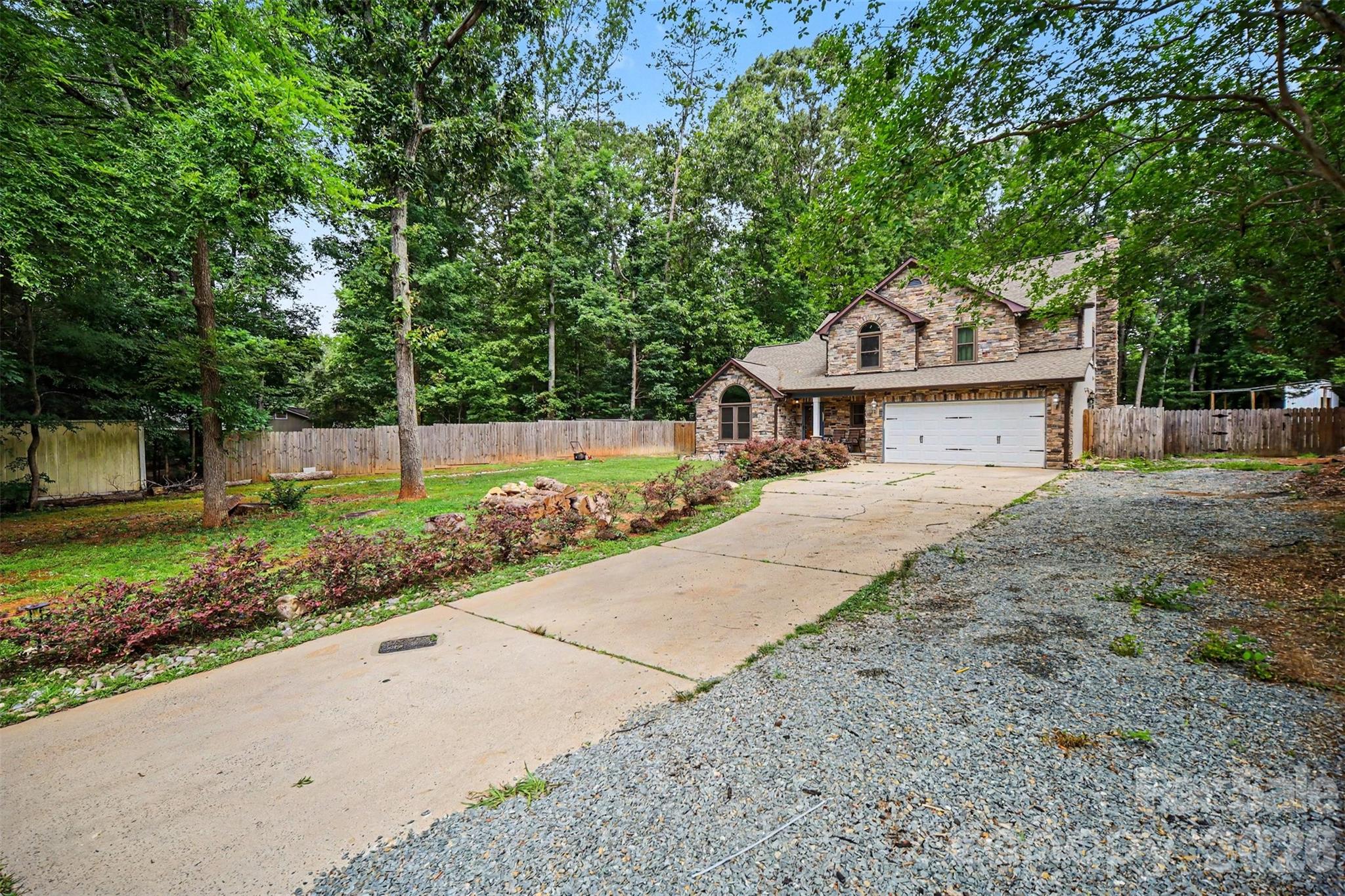 Single Family Residence at 3017 Mill Stream Court, Matthews, photo 8 of 39