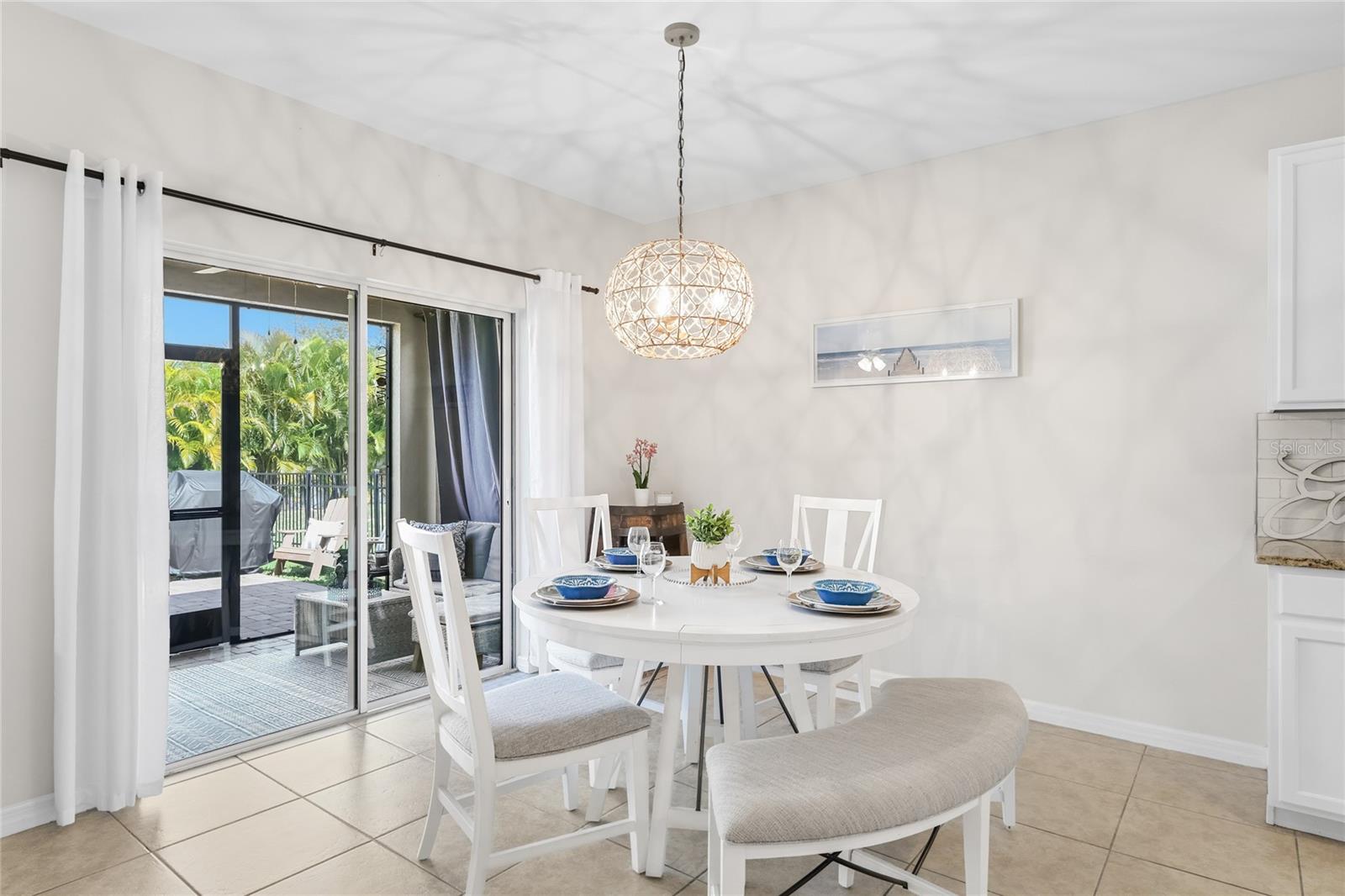 Eat in Kitchen Space - 24413 BANDONI PL, VENICE
